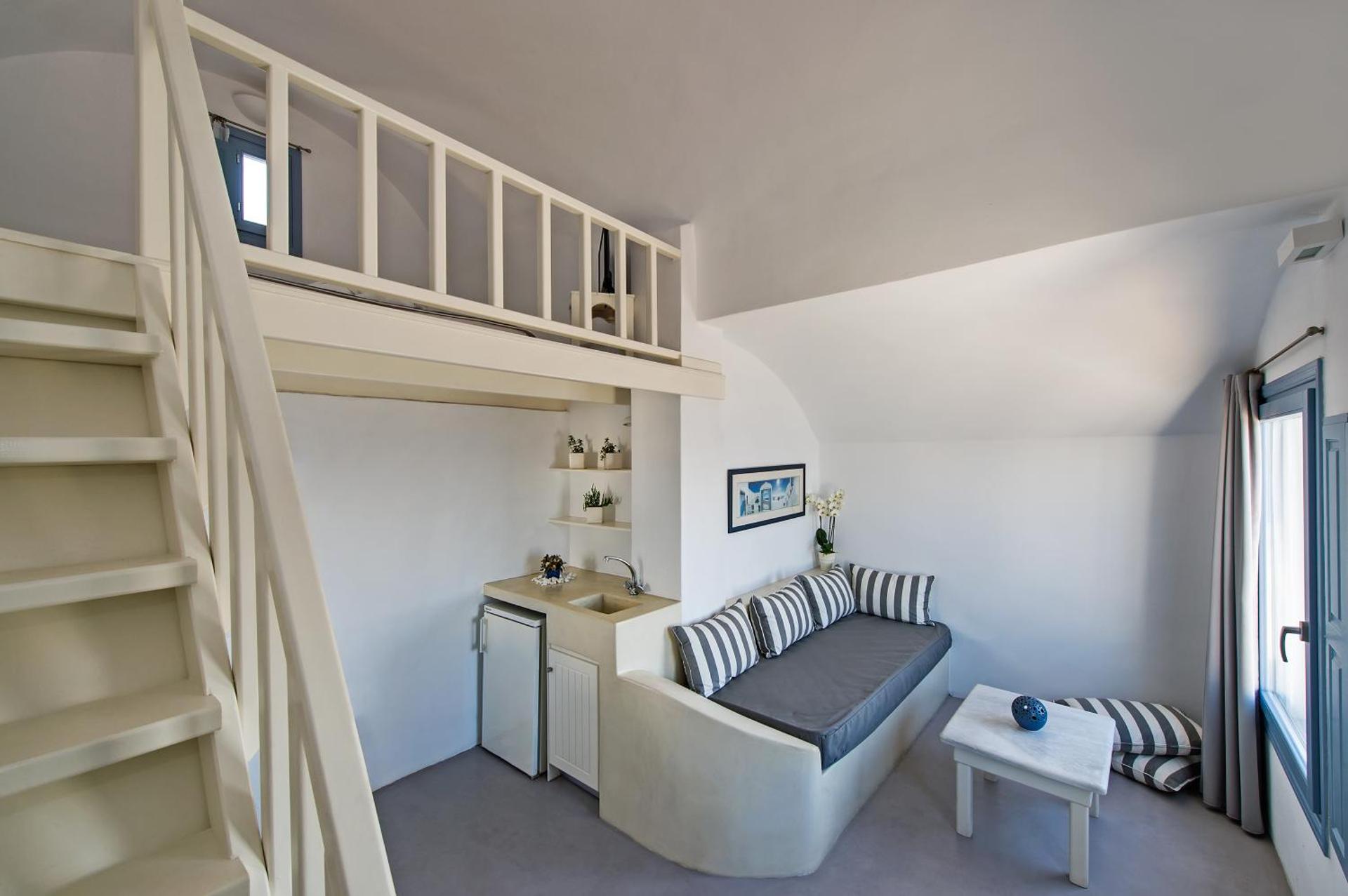 Apanemo Hotel & Suites - Photo 14