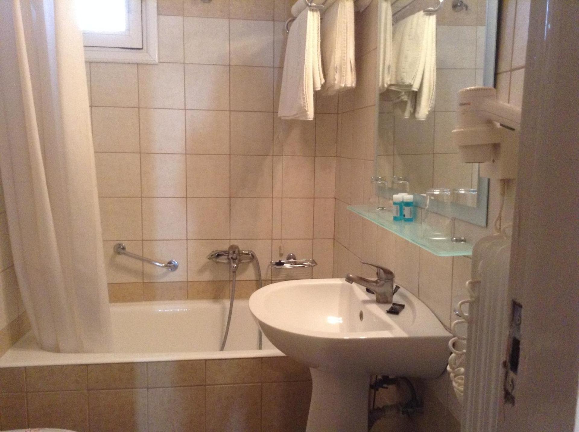 Hotel Alexandros - Photo 27