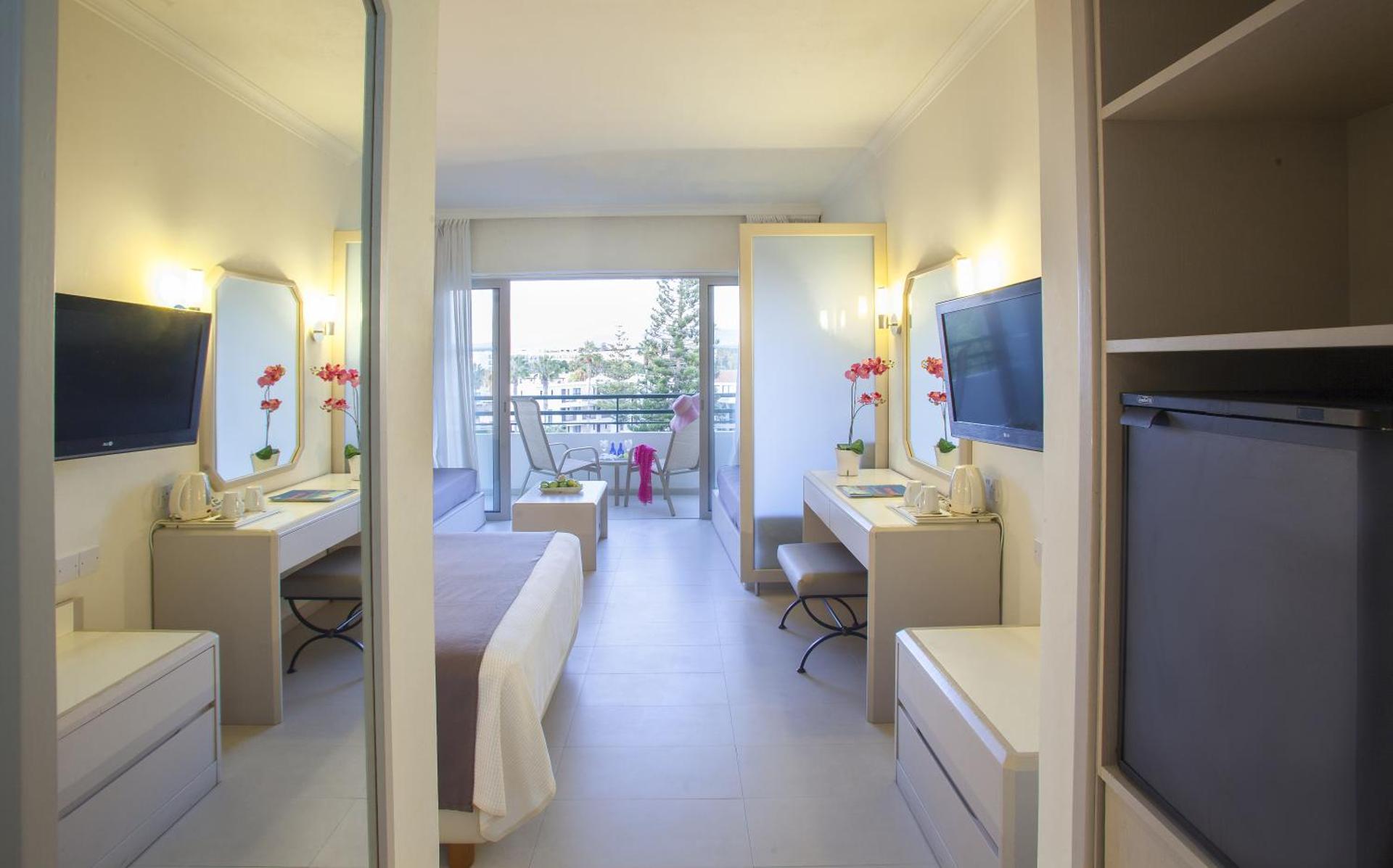 Louis Imperial Beach - Photo 6