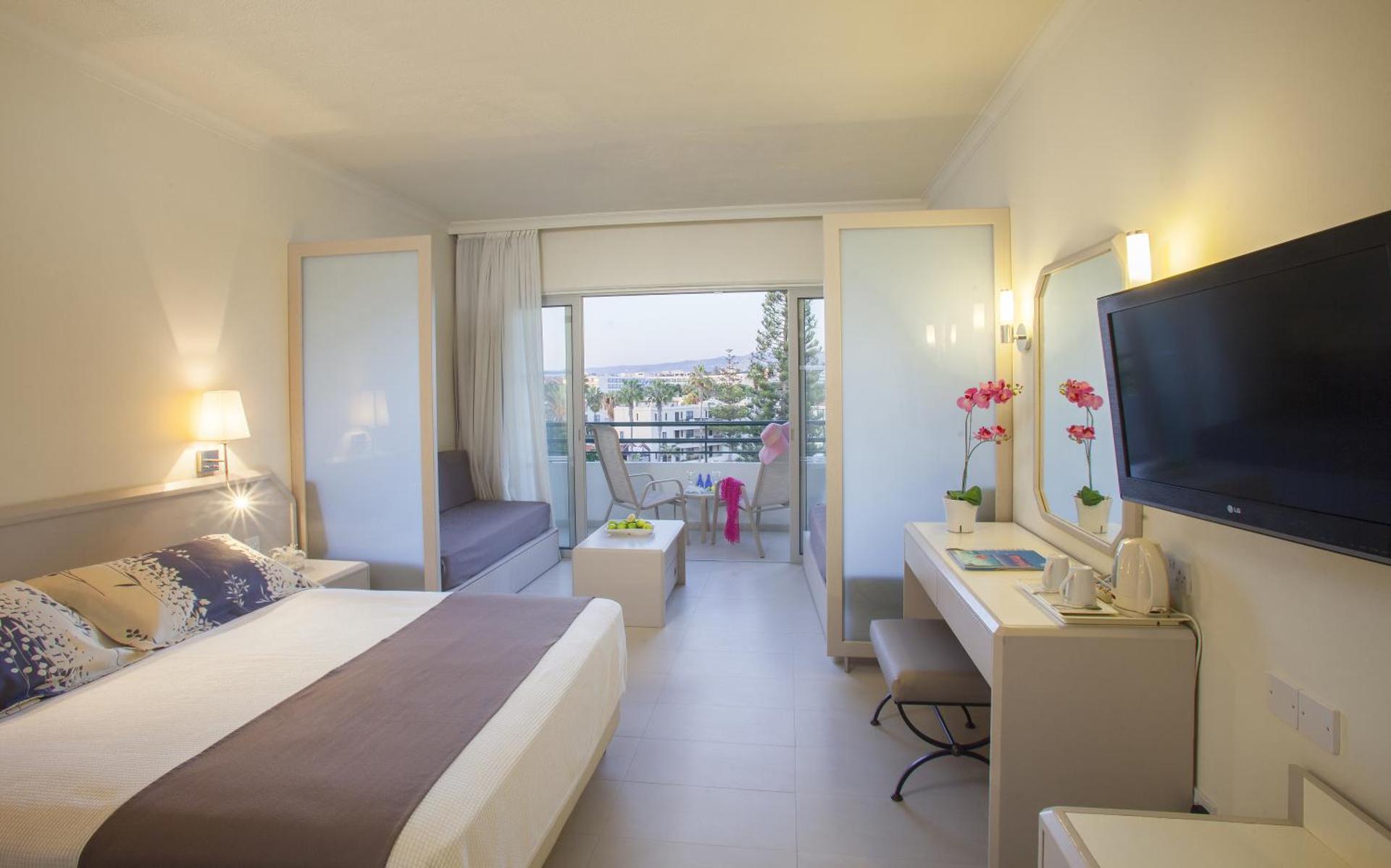 Louis Imperial Beach - Photo 8