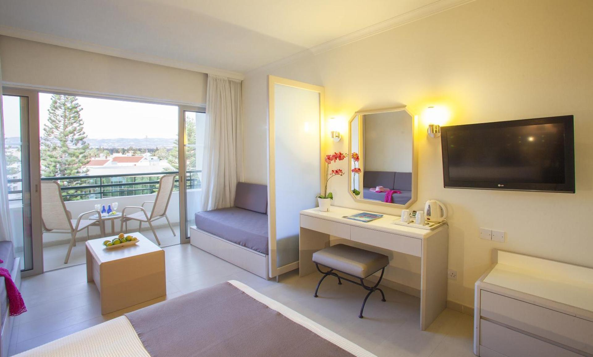 Louis Imperial Beach - Photo 9