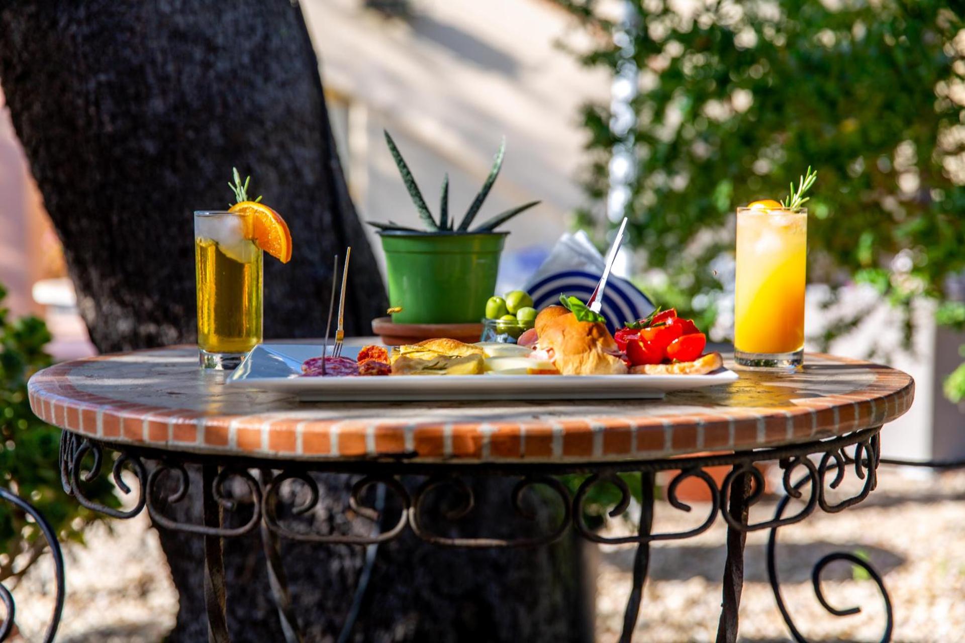 I Lecci Guesthouse - Photo 236