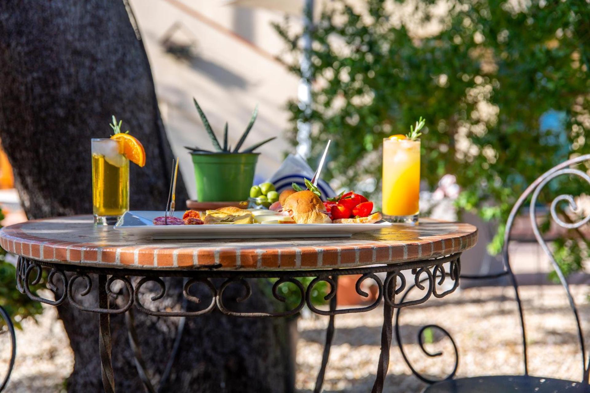 I Lecci Guesthouse - Photo 235