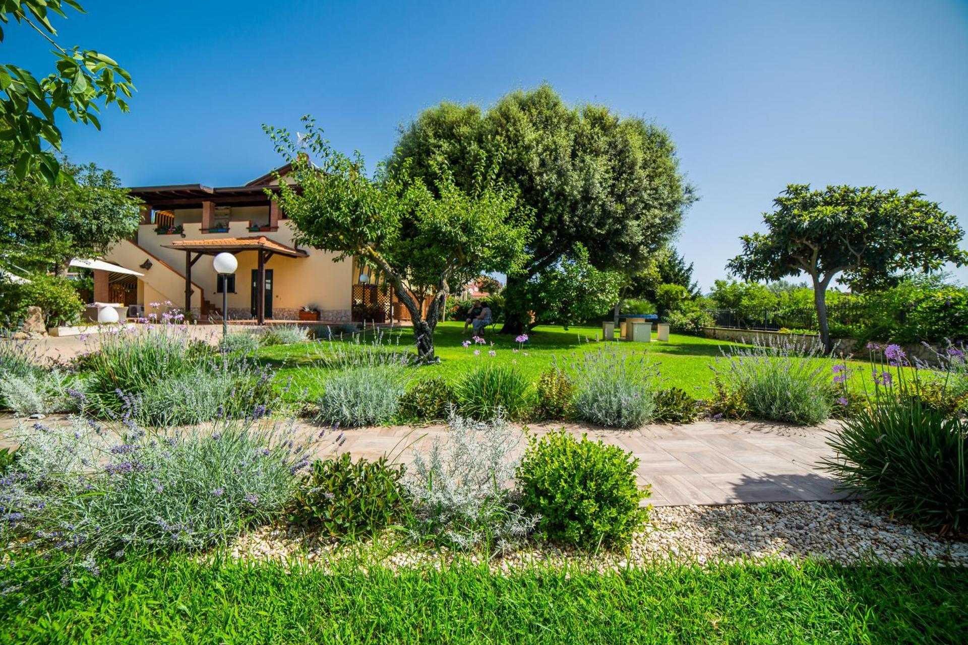 I Lecci Guesthouse - Photo 243