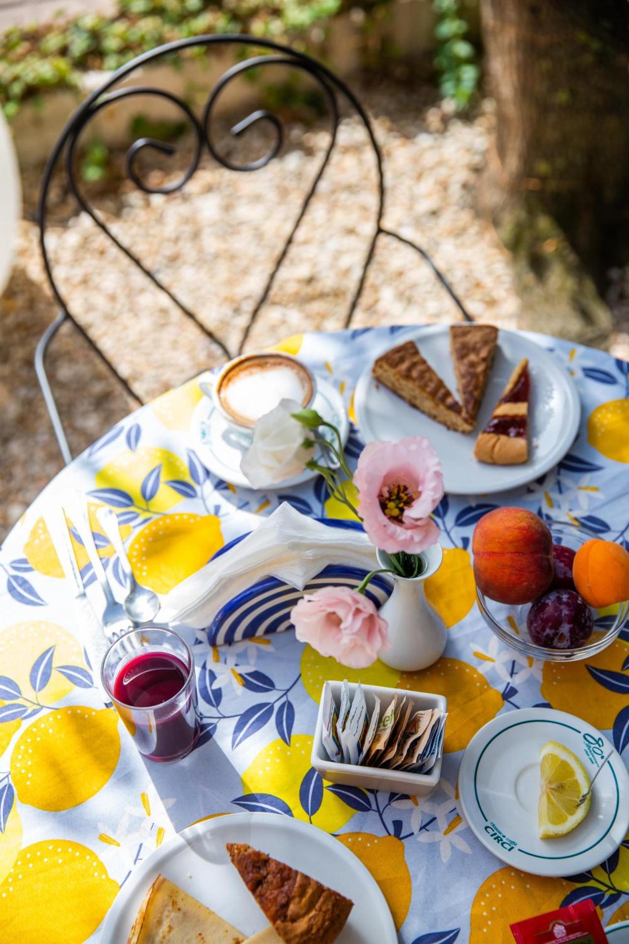 I Lecci Guesthouse - Photo 259