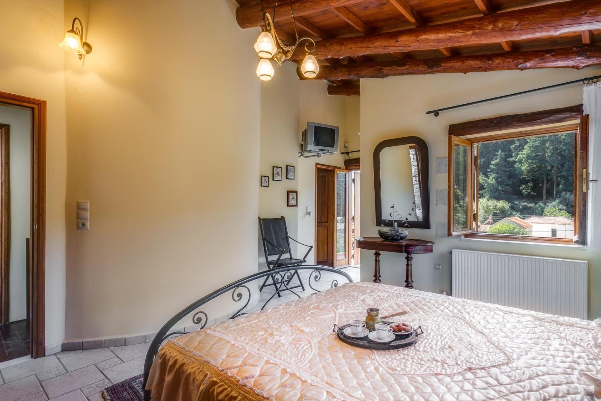 Ifigenia Lux MAISONETTE in oldtown and Villas in theriso vilage 14 km outside of chania - Photo 9
