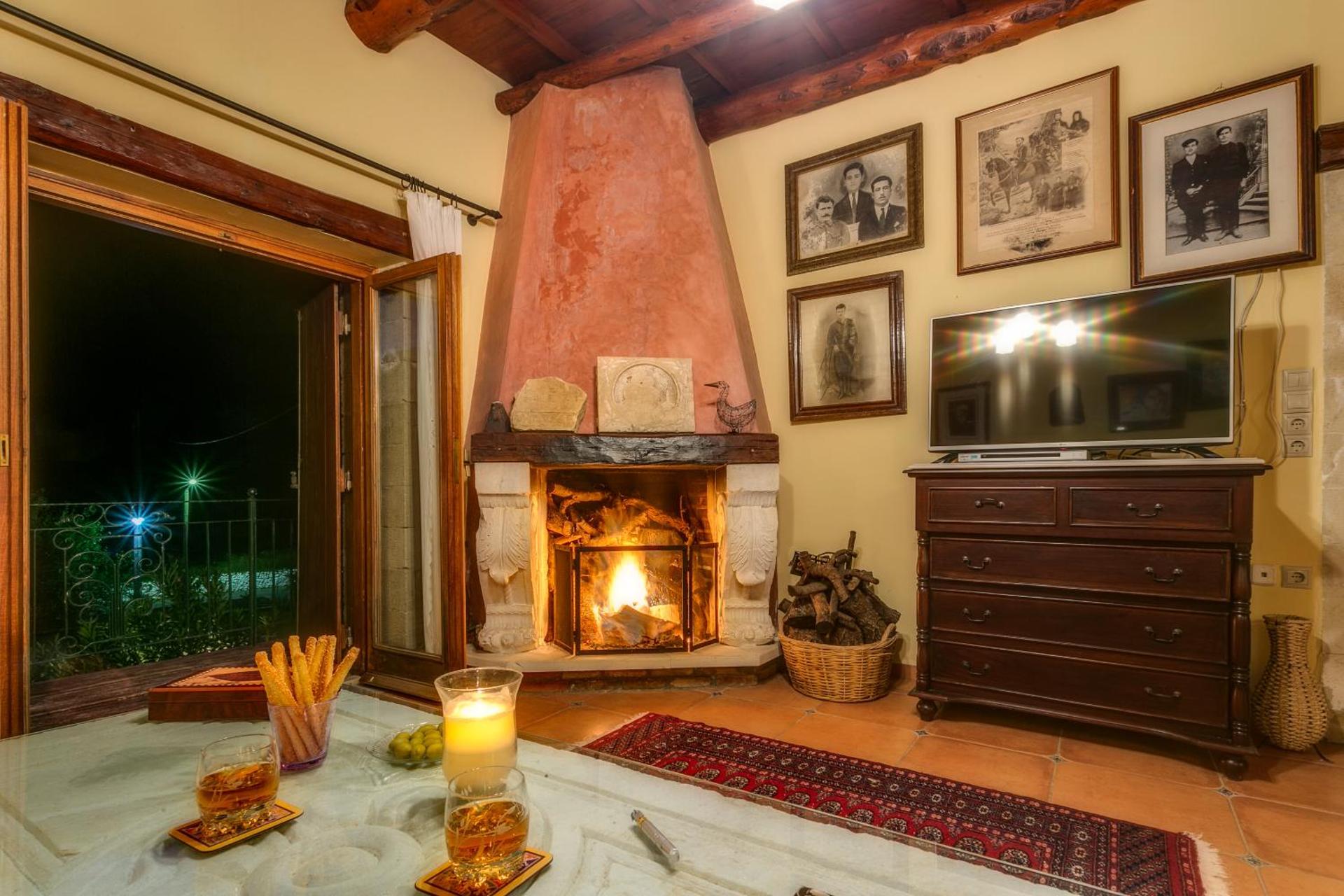 Ifigenia Lux MAISONETTE in oldtown and Villas in theriso vilage 14 km outside of chania - Photo 13