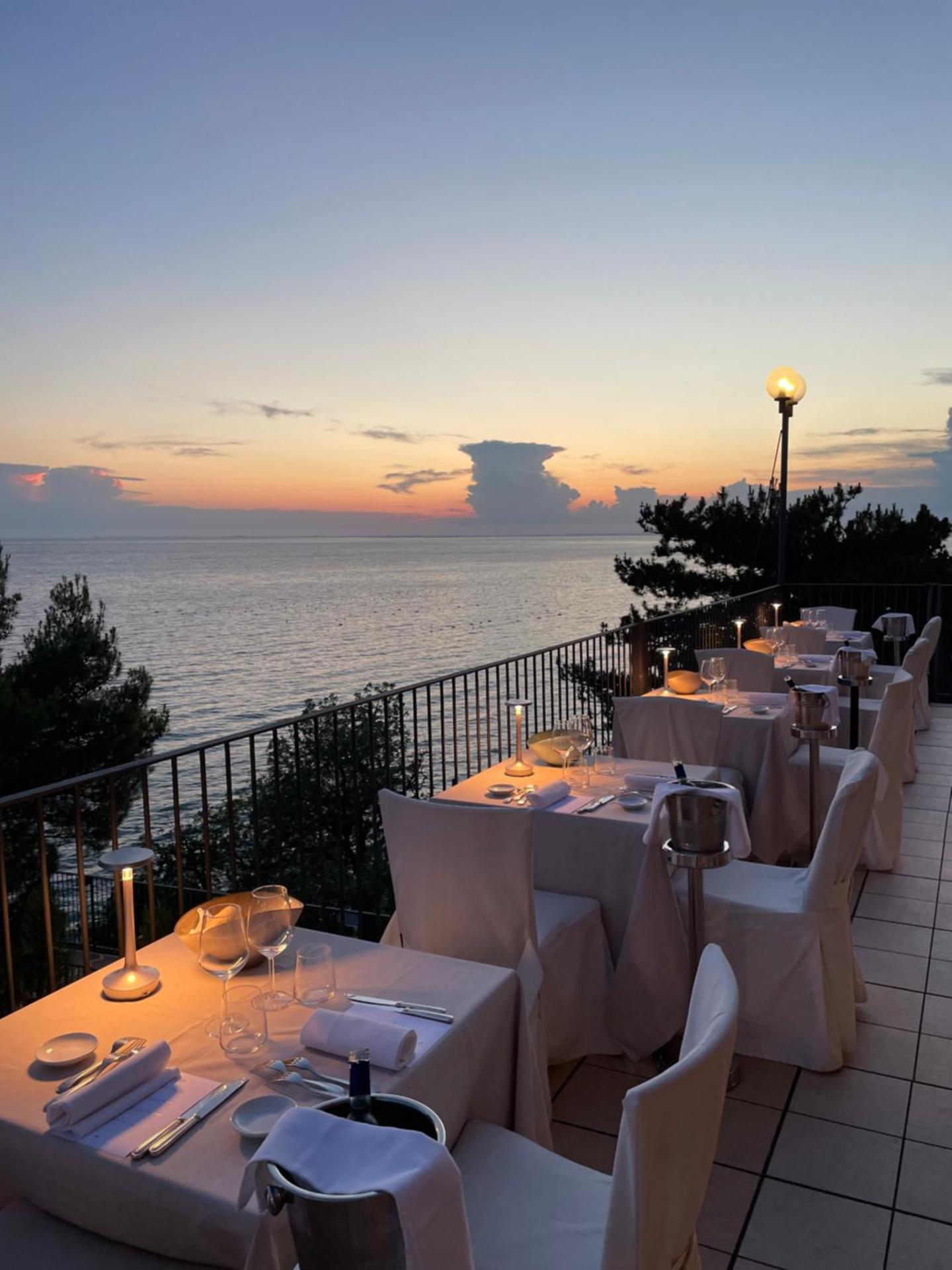 Hotel Riviera & Maximilian's - Photo 39