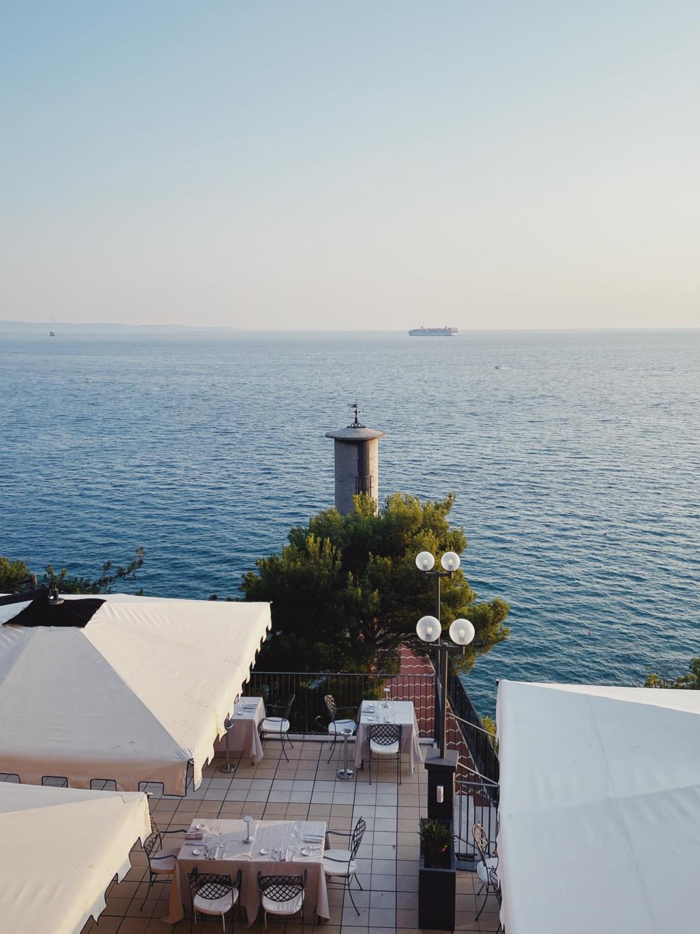 Hotel Riviera & Maximilian's - Photo 107