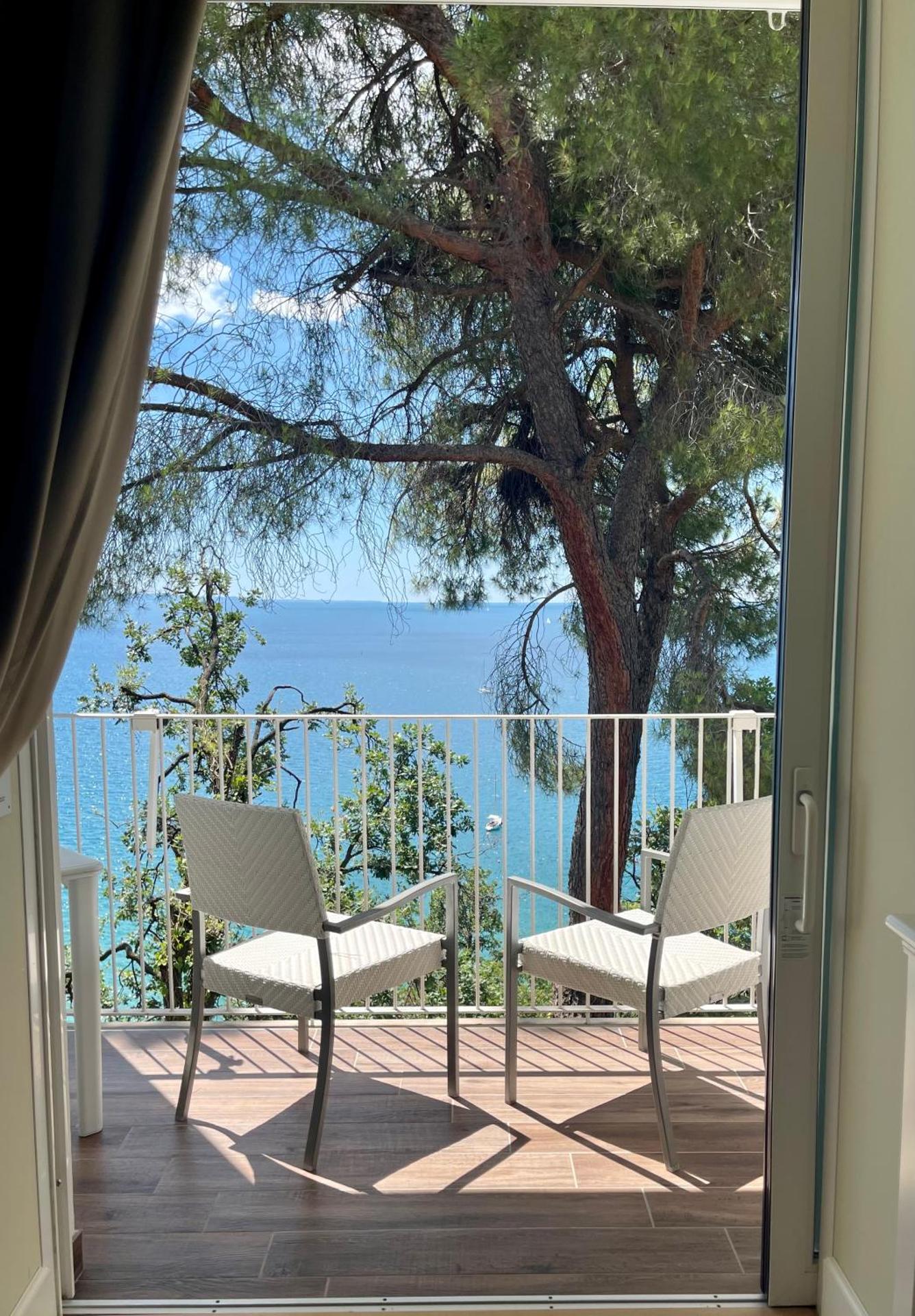 Hotel Riviera & Maximilian's - Photo 10