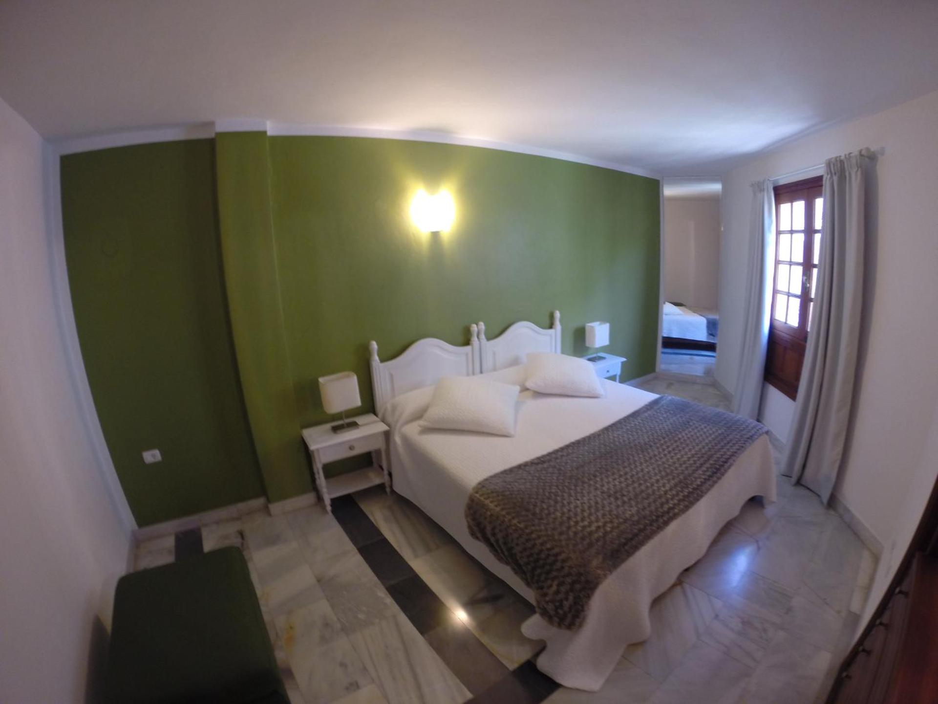 Apartment with Mountain View