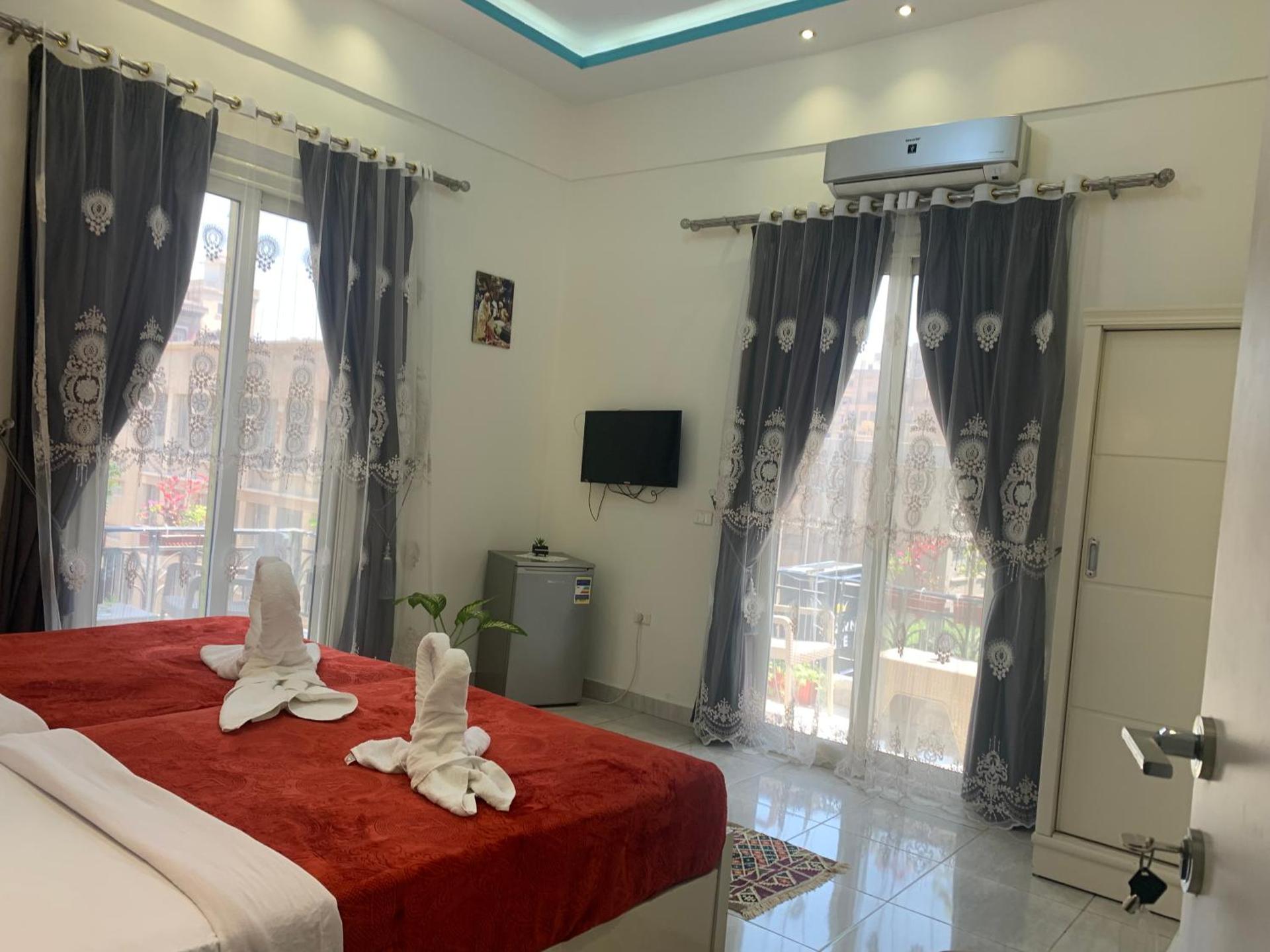 Crown Hotel - Photo 20