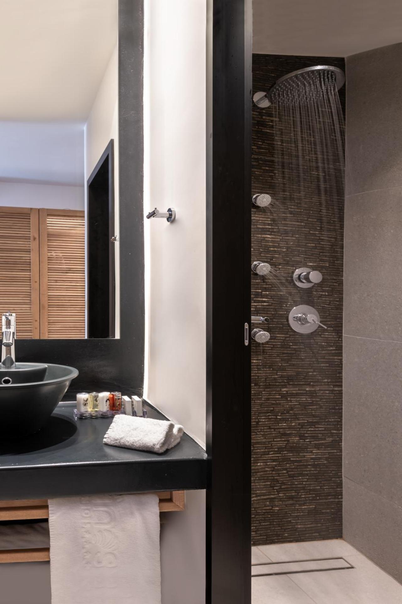 Petinos Hotel - Photo 42