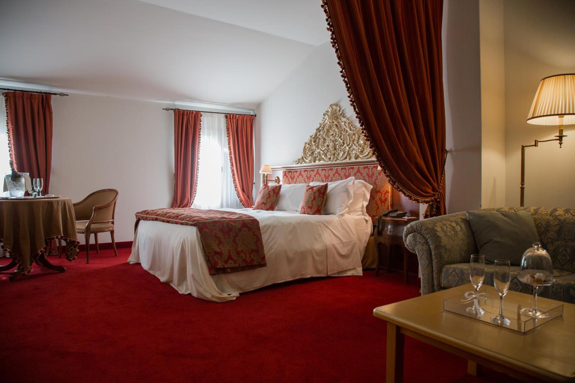 Junior Suite with Garden View