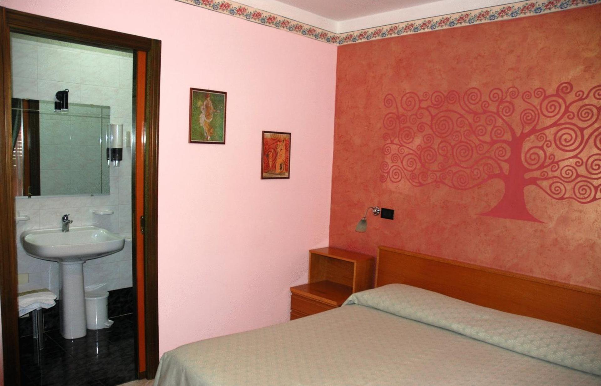 Double Room (1 Adult)