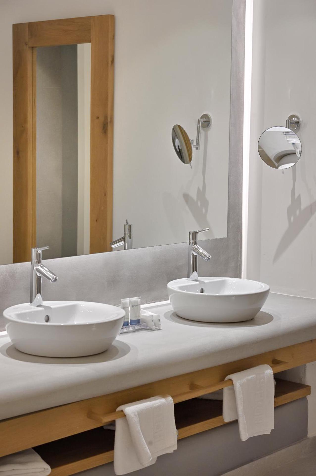 Petinos Hotel - Photo 11