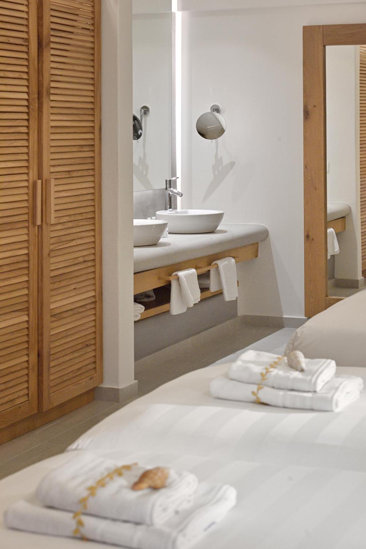 Petinos Hotel - Photo 6