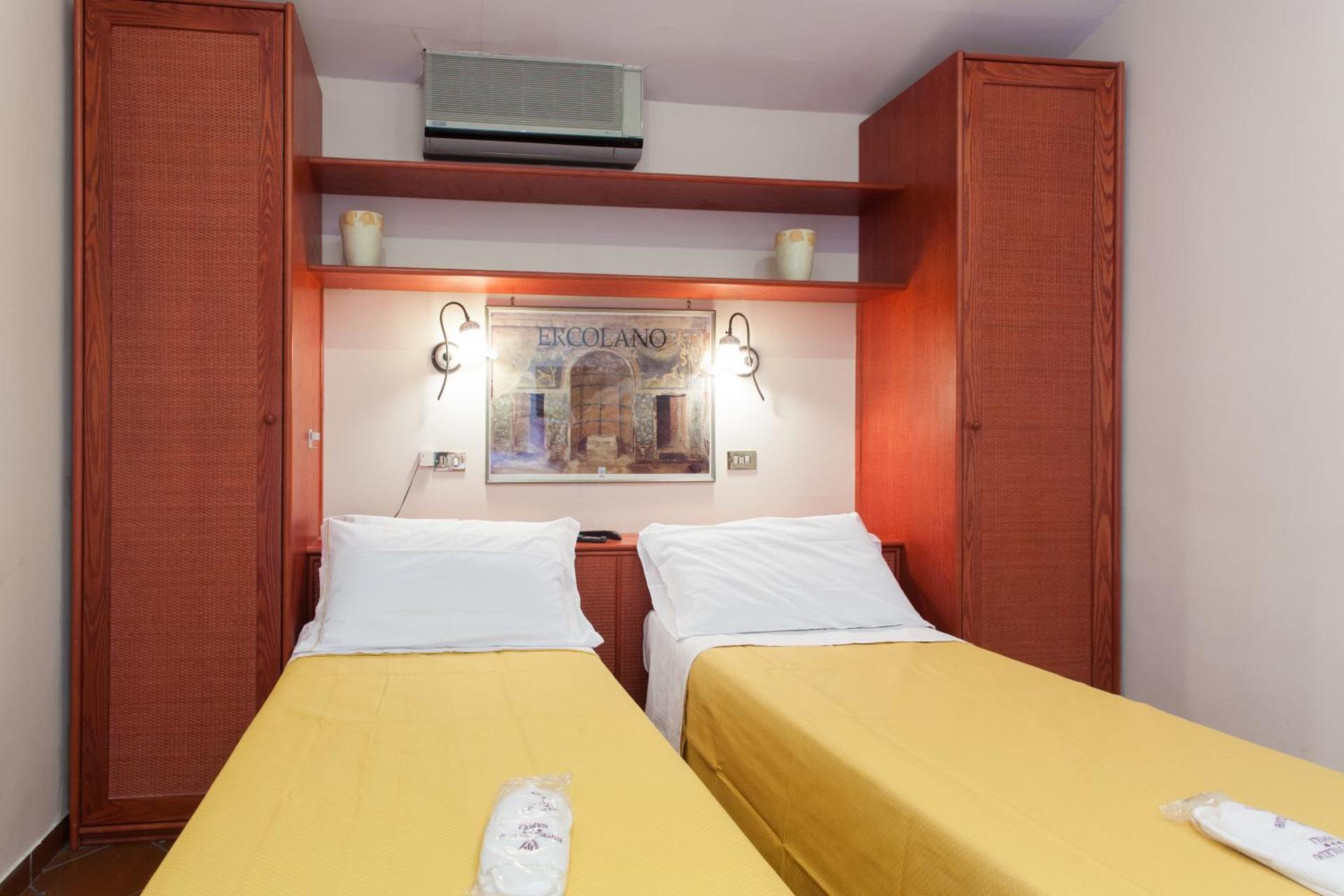 Hotel Toledo - Photo 22