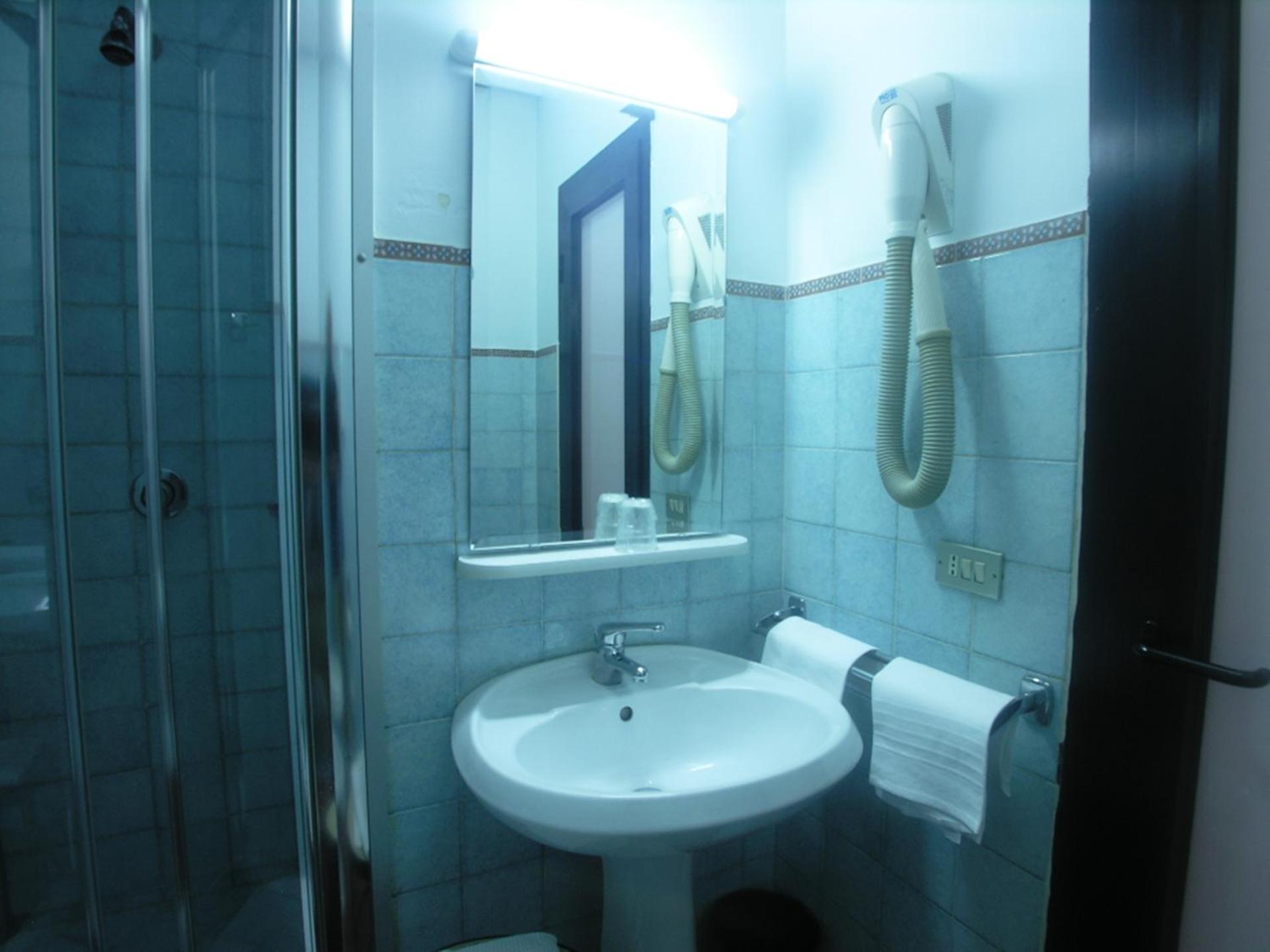 Hotel Toledo - Photo 34