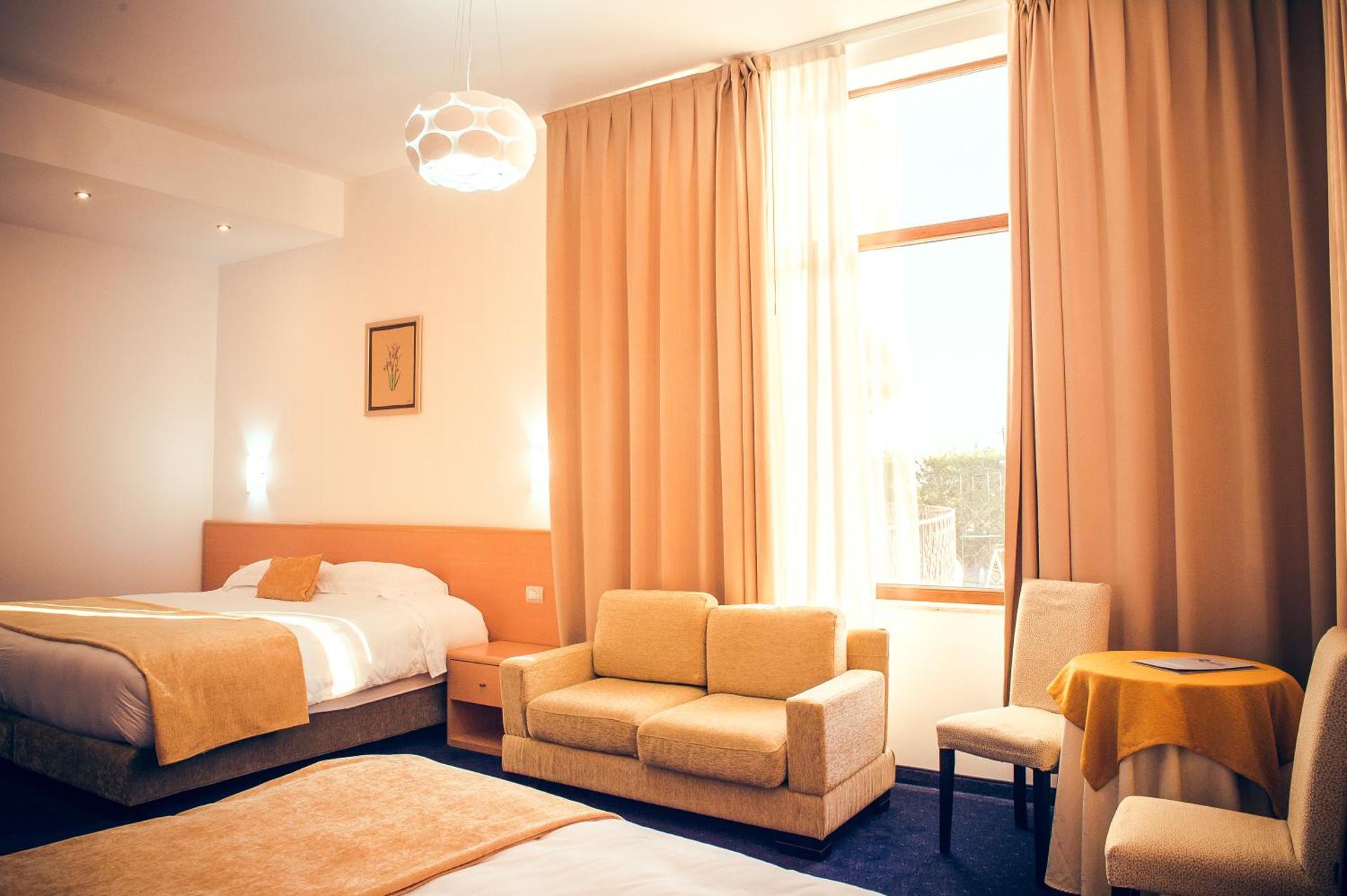 Hotel Airport Tirana - Photo 77