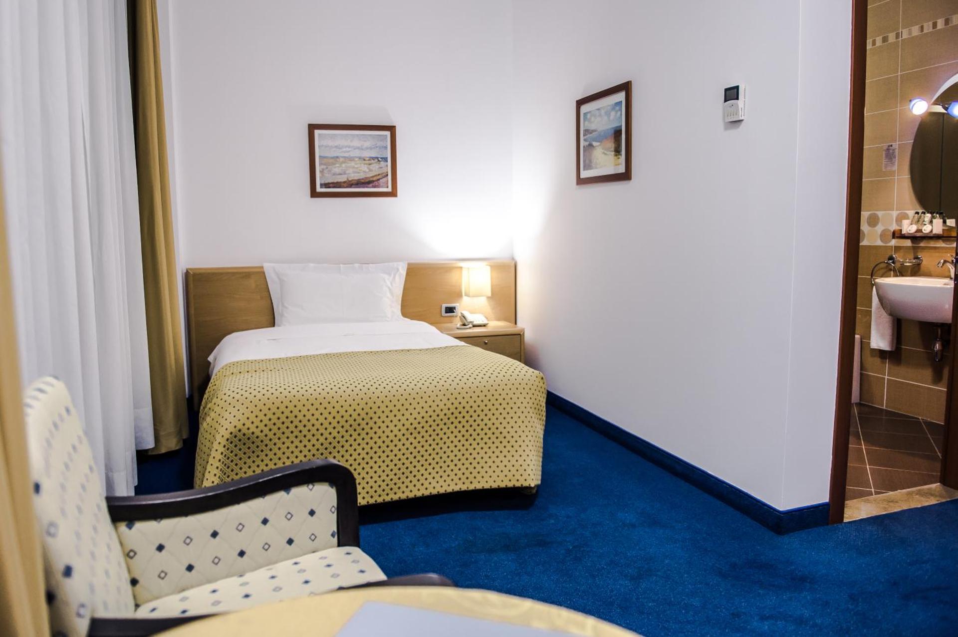 Hotel Airport Tirana - Photo 66