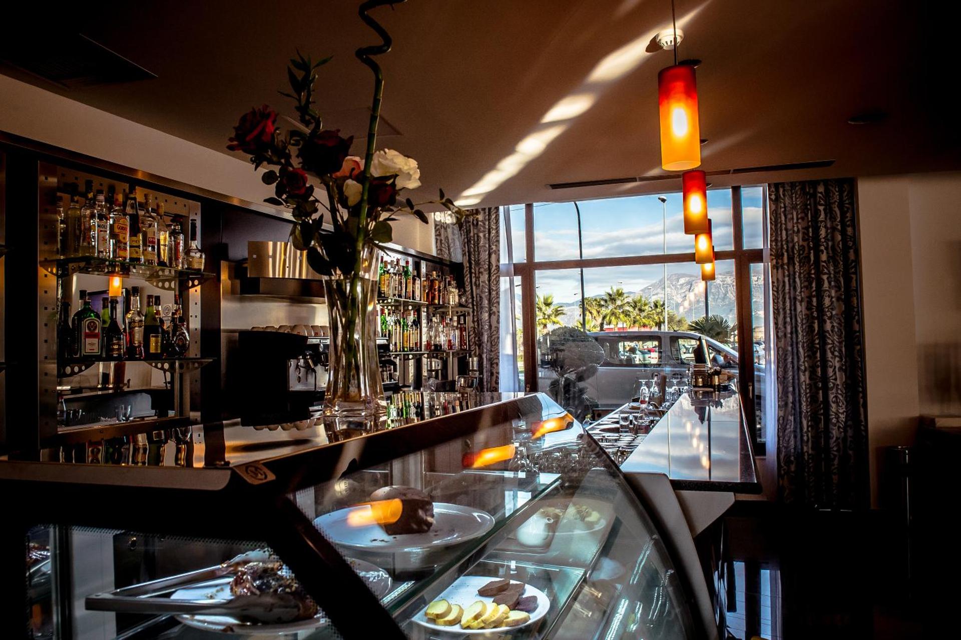 Hotel Airport Tirana - Photo 3