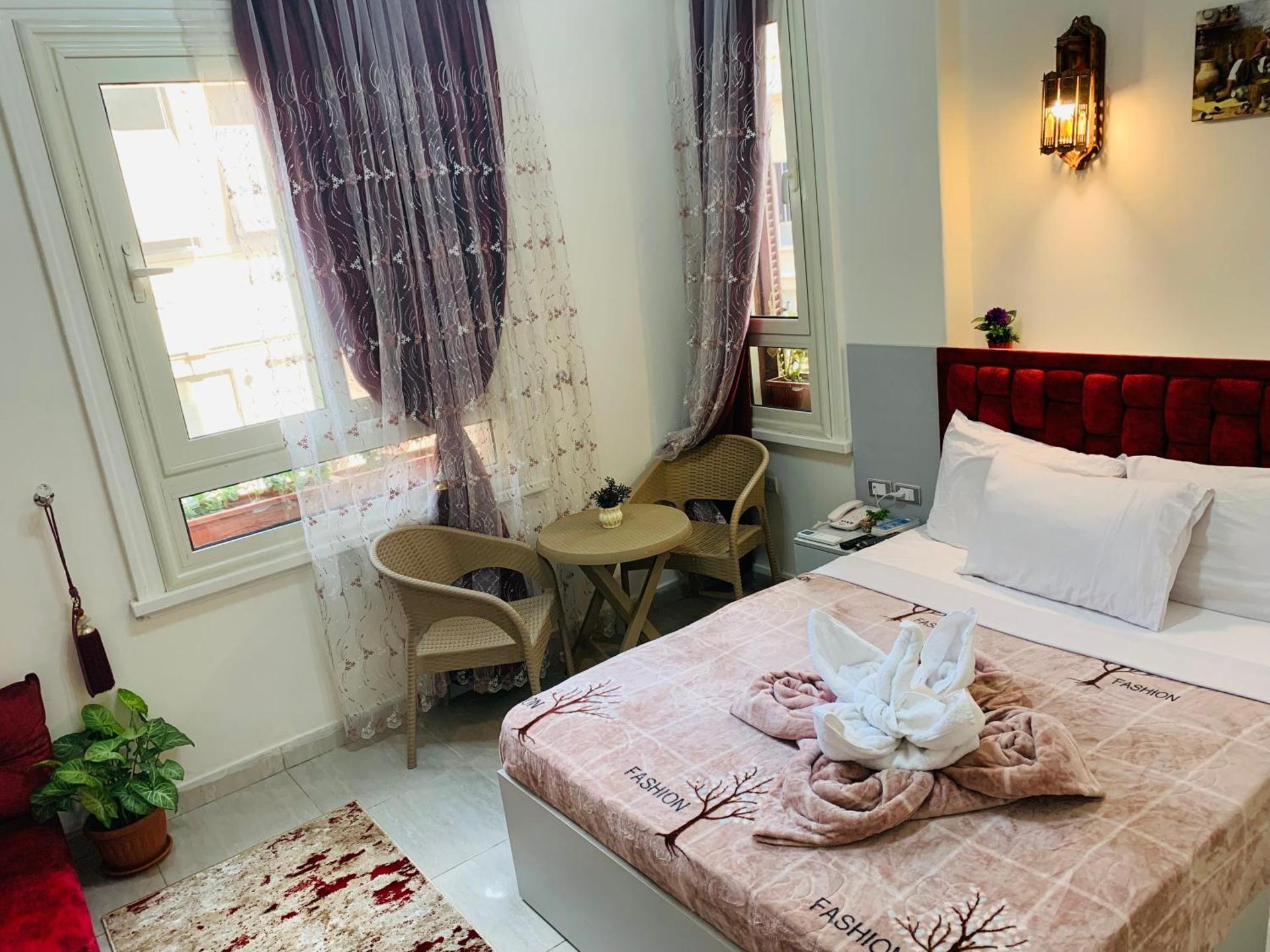 Crown Hotel - Photo 36