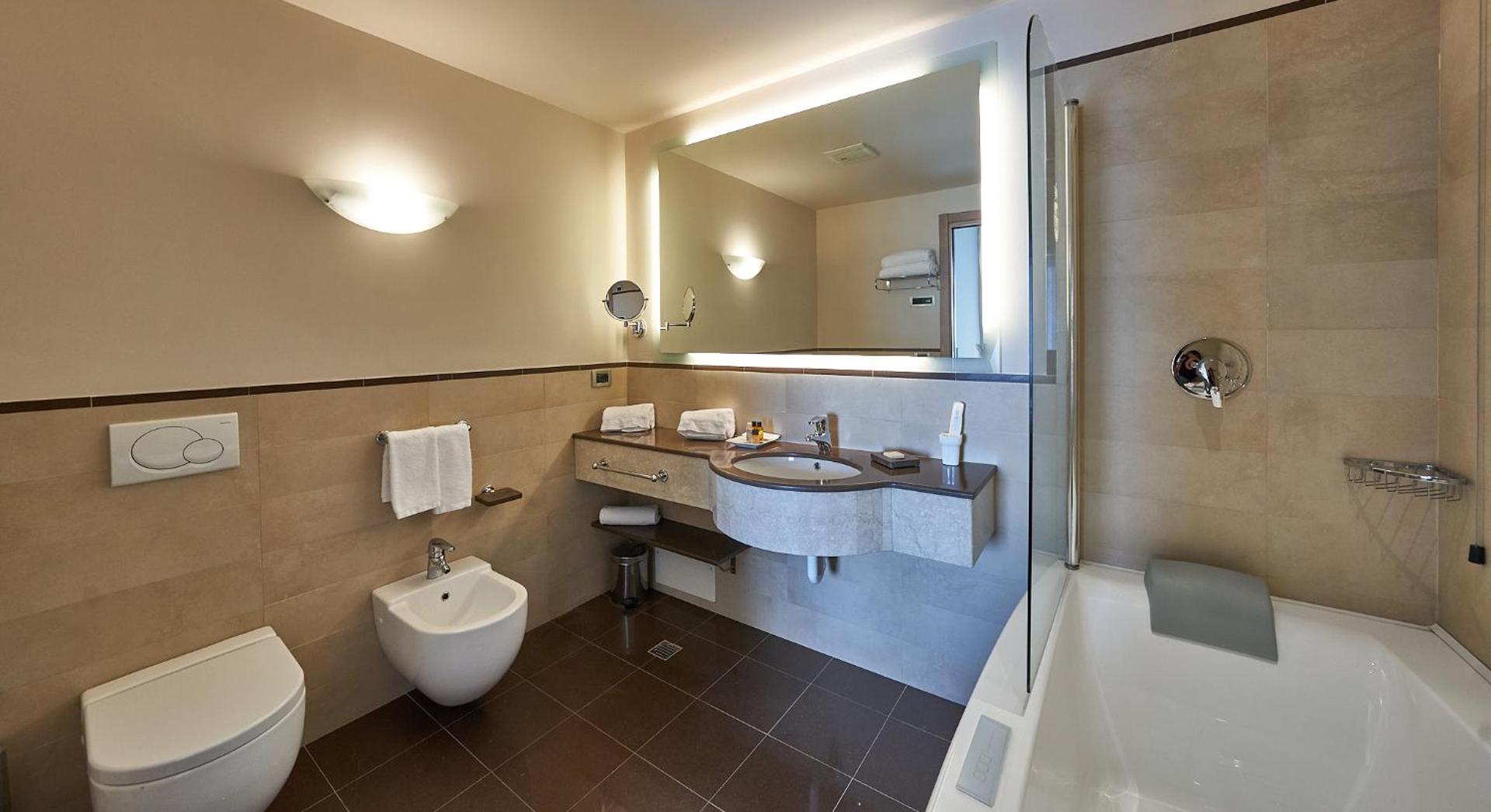 Hotel Astoria - Photo 47