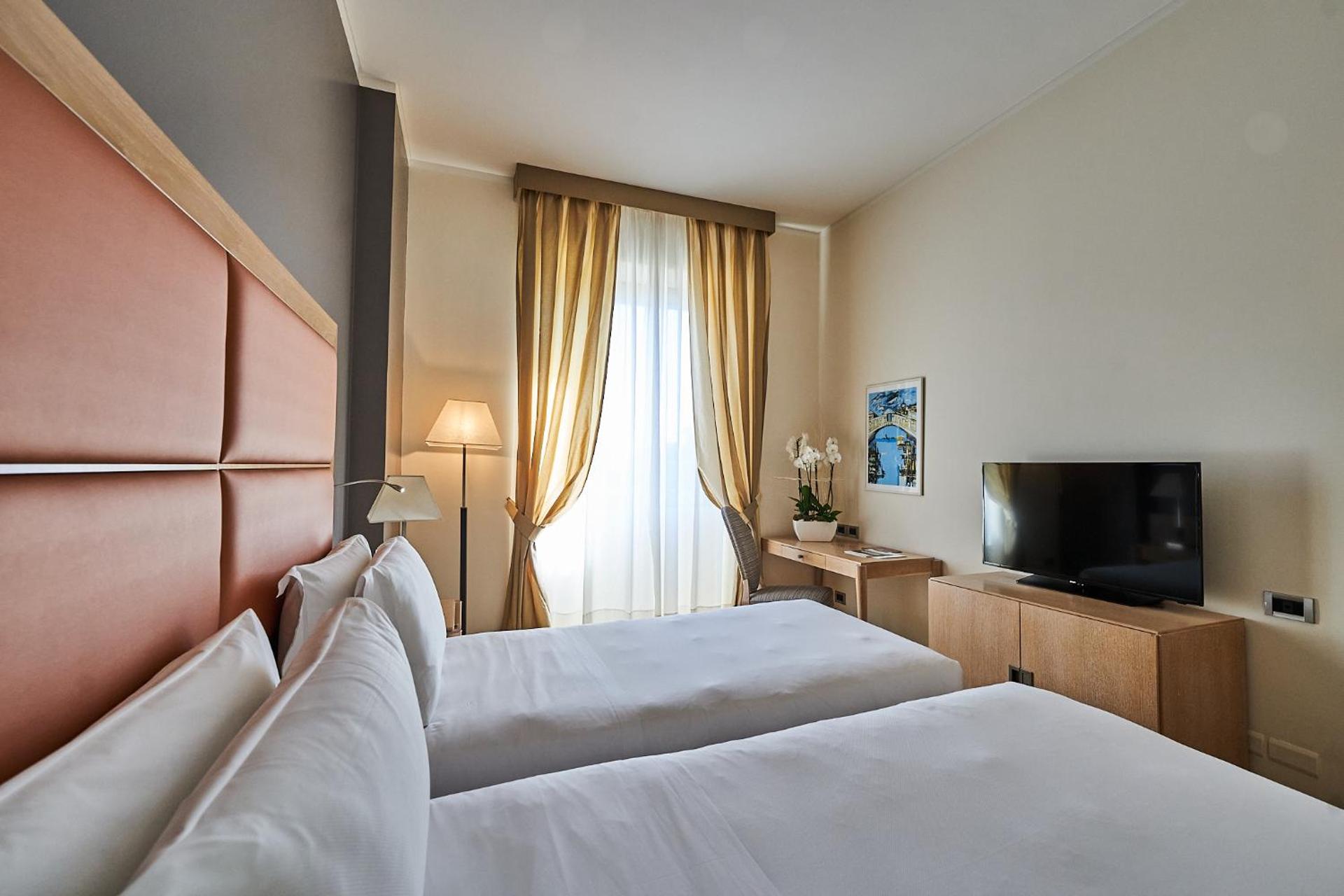 Hotel Astoria - Photo 54