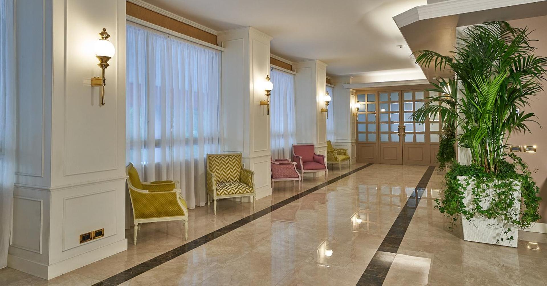 Hotel Astoria - Photo 32