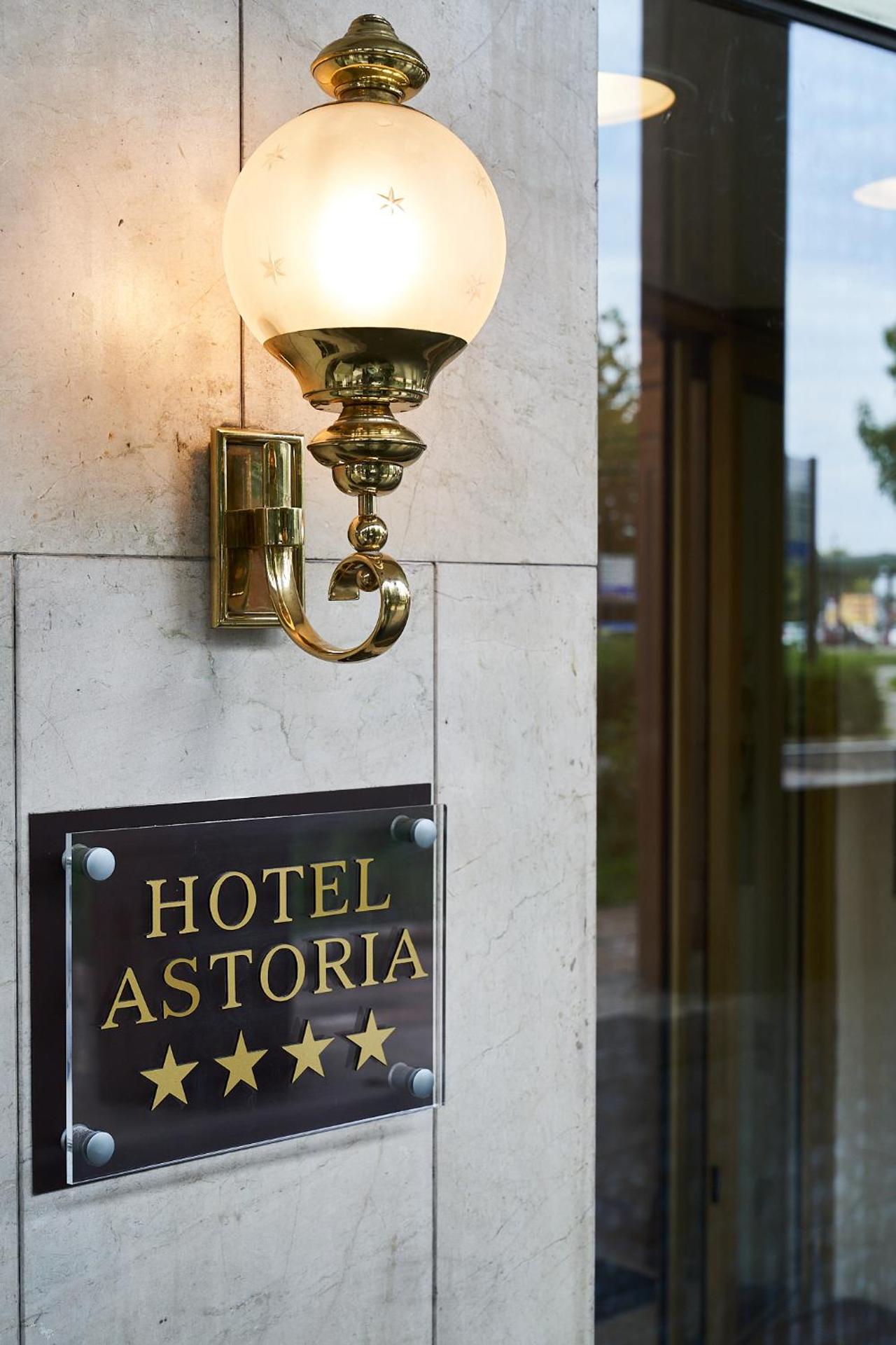 Hotel Astoria - Photo 23