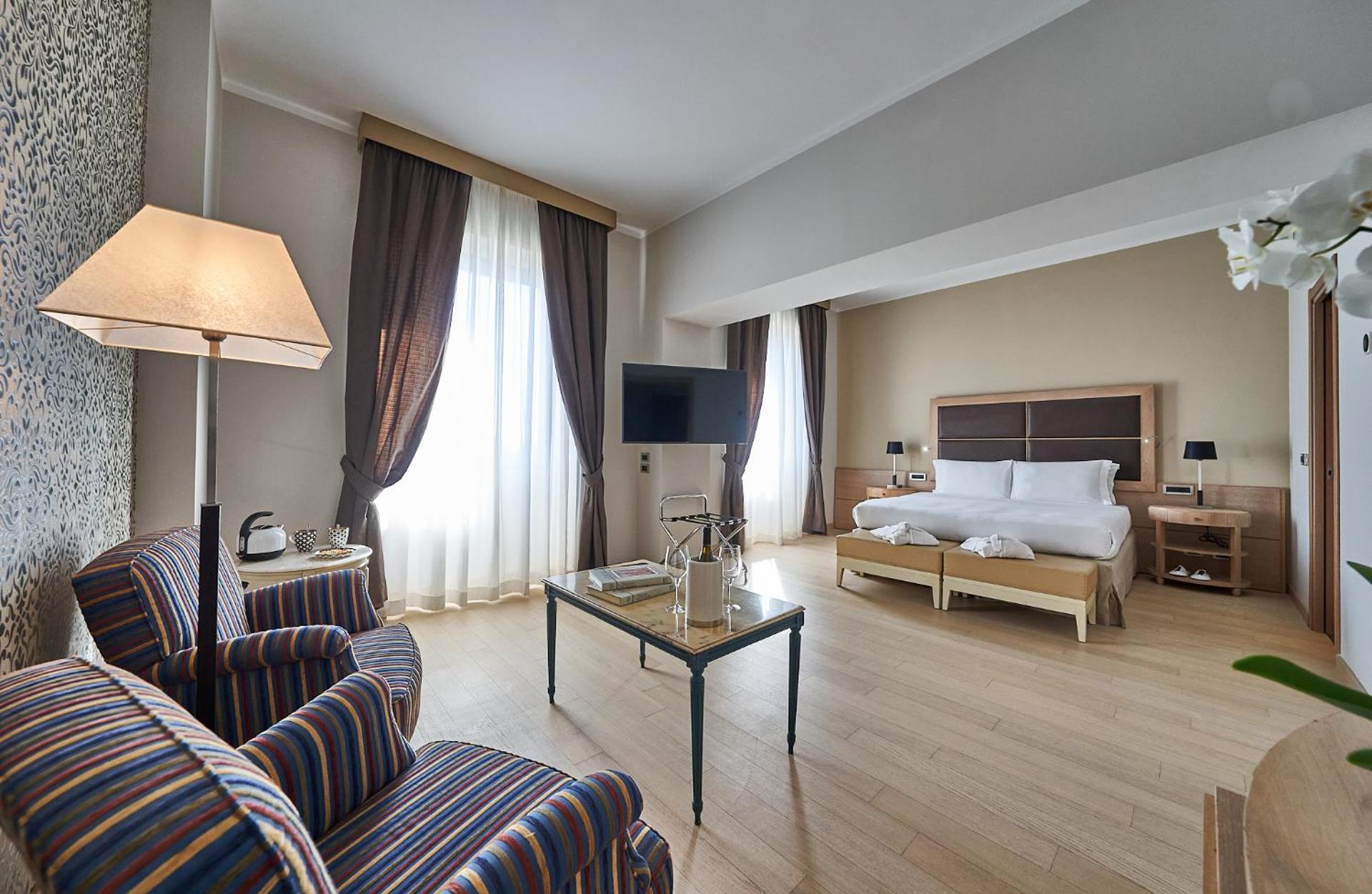 Hotel Astoria - Photo 41