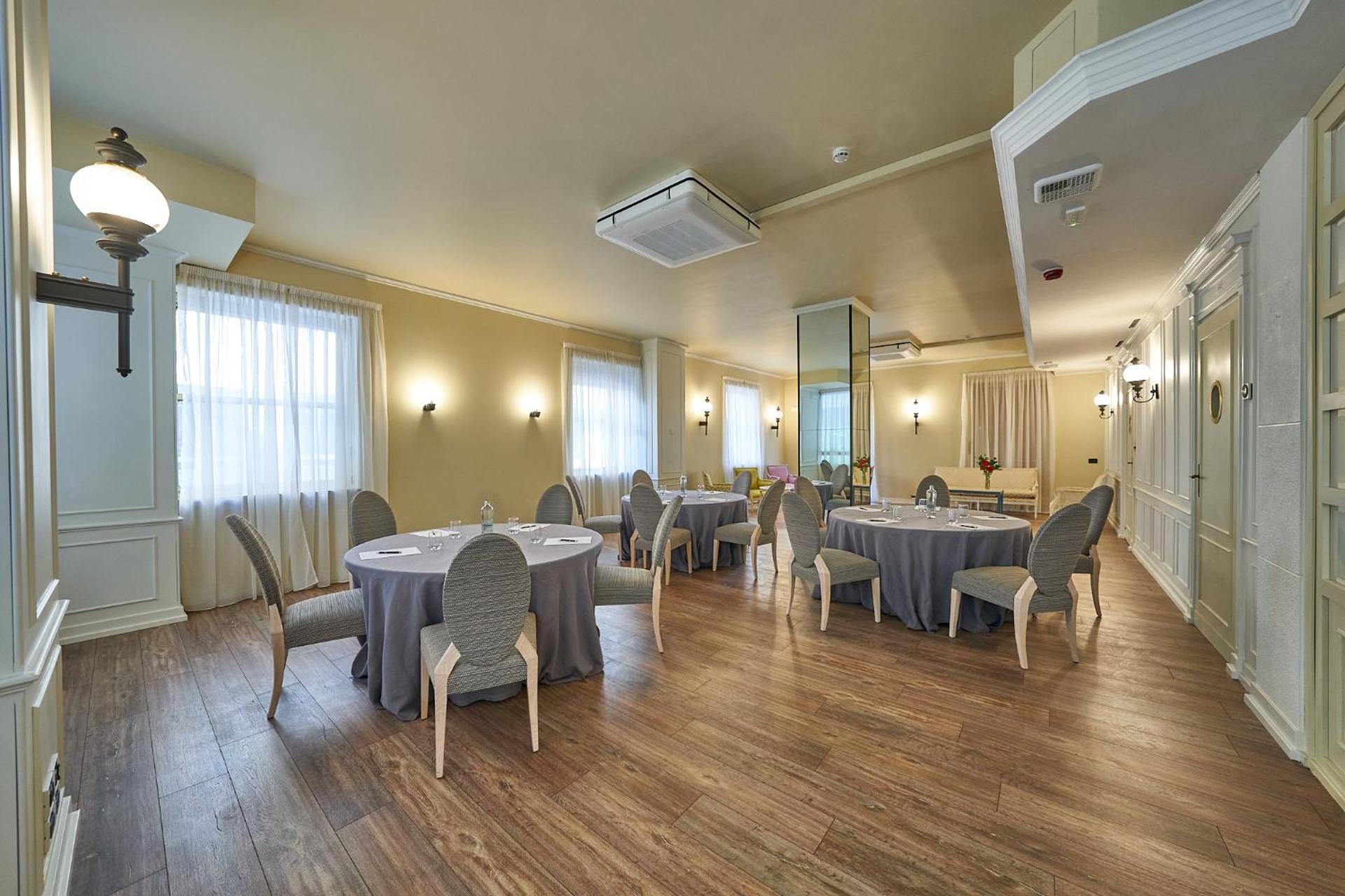 Hotel Astoria - Photo 25