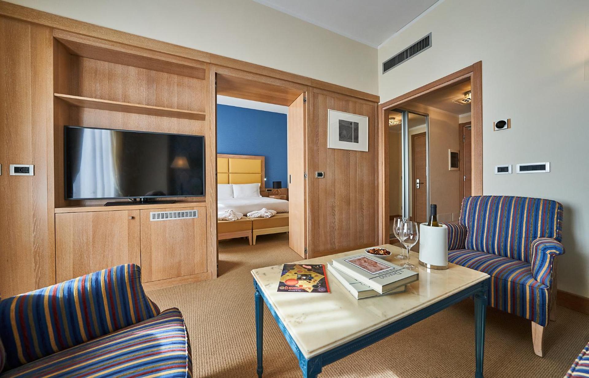 Hotel Astoria - Photo 12