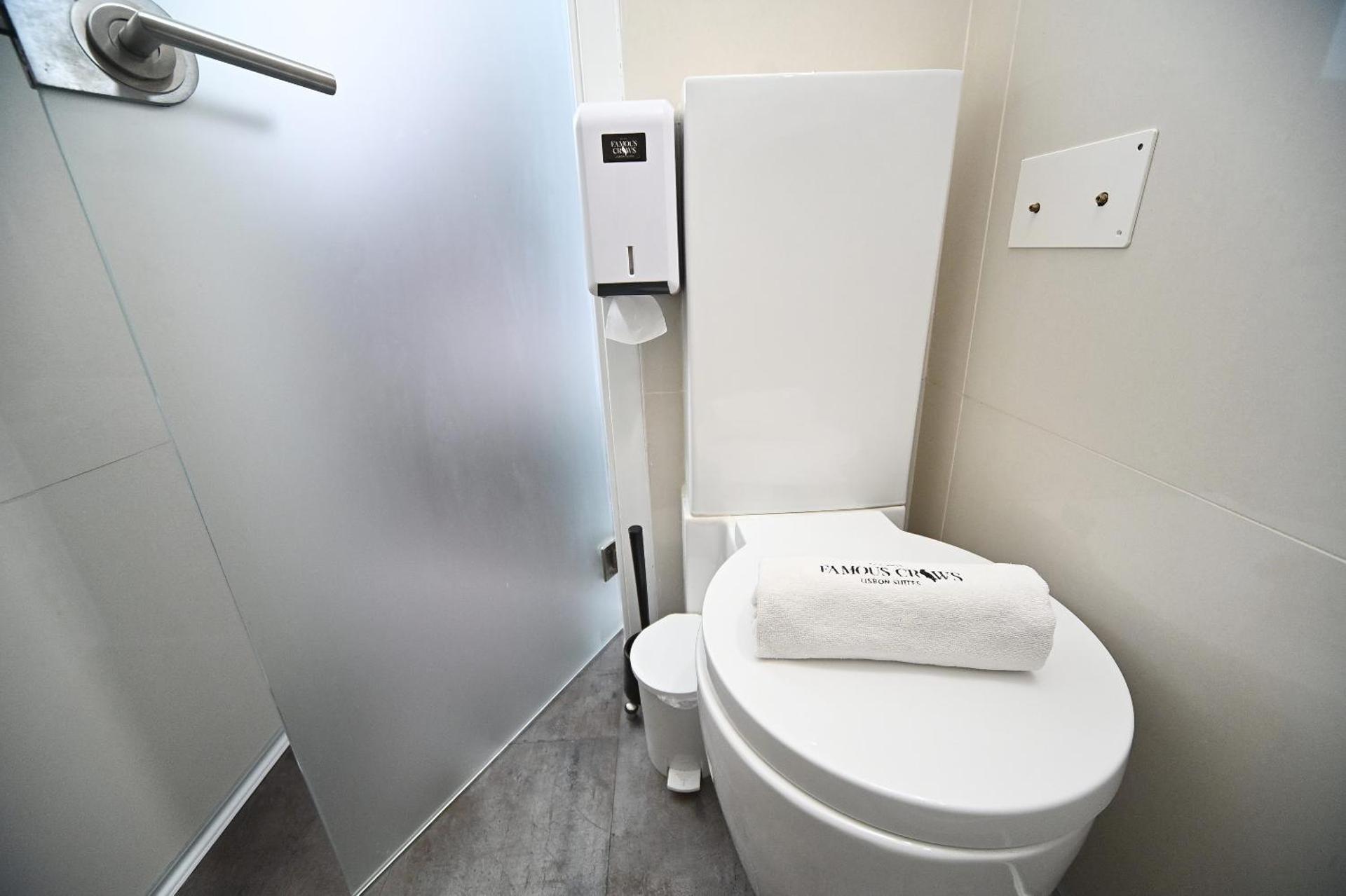 Famous Crows Lisbon Suites - Photo 70