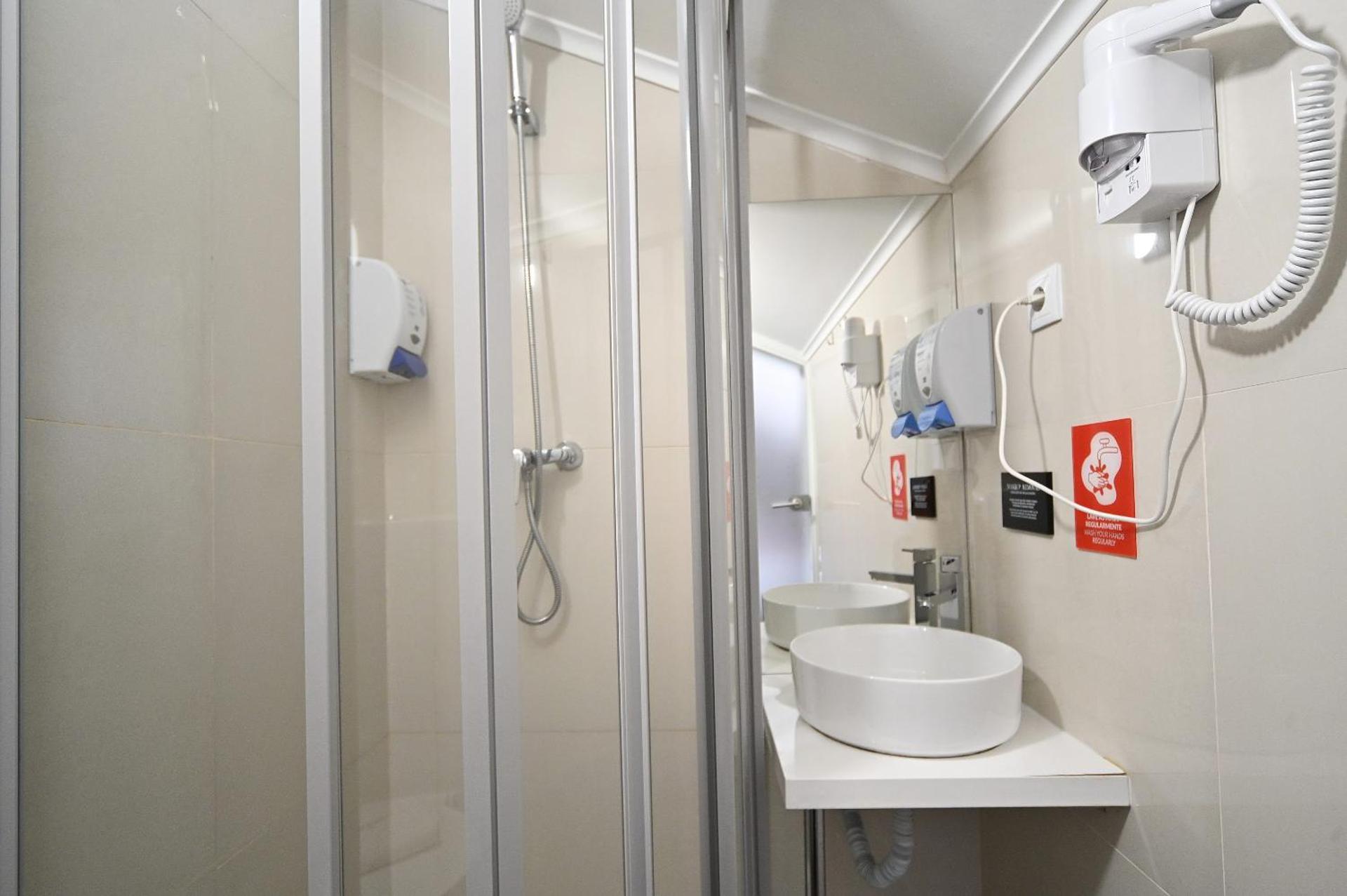 Famous Crows Lisbon Suites - Photo 69