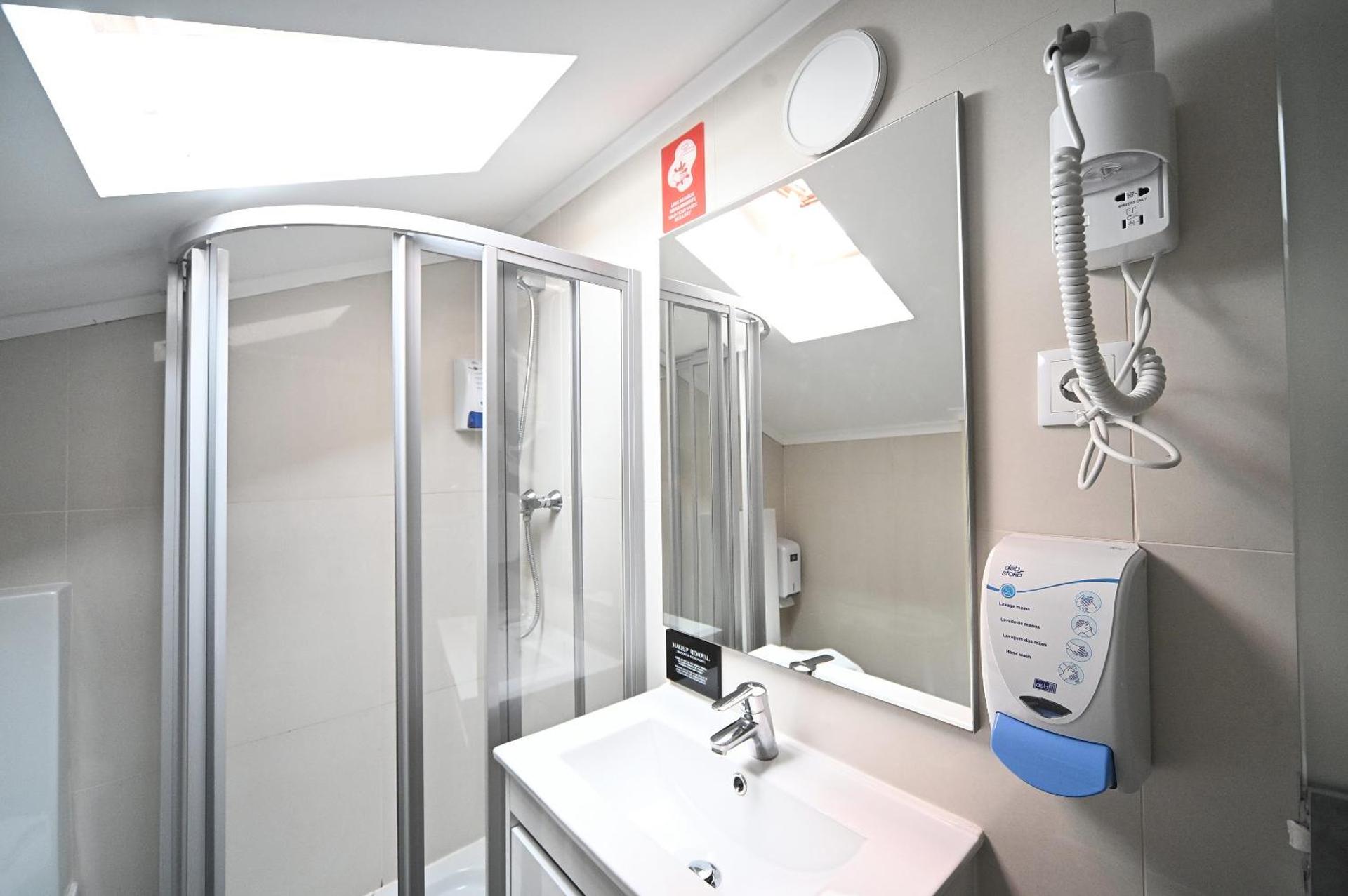 Famous Crows Lisbon Suites - Photo 77