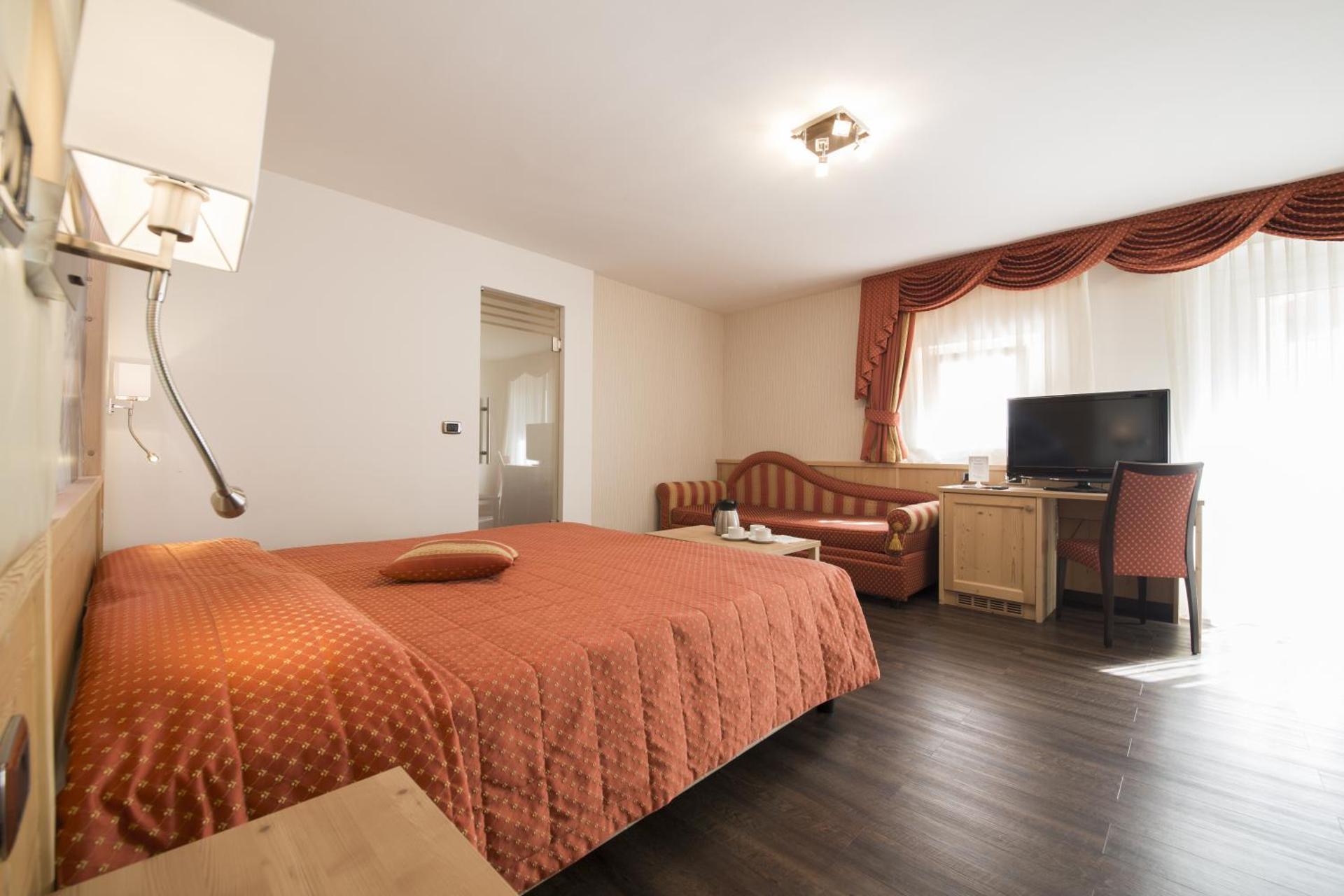 Hotel Touring - Photo 36