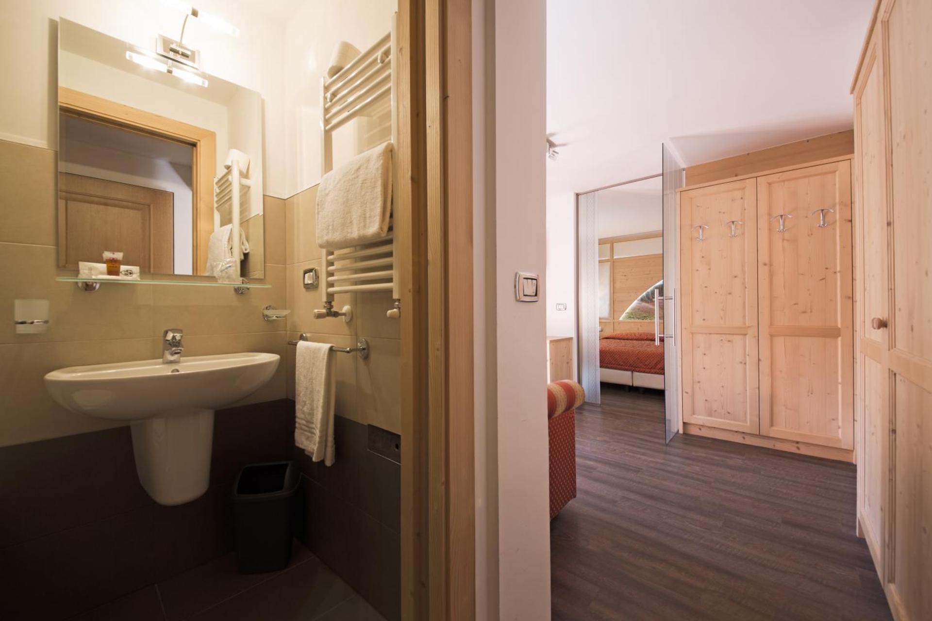 Hotel Touring - Photo 19