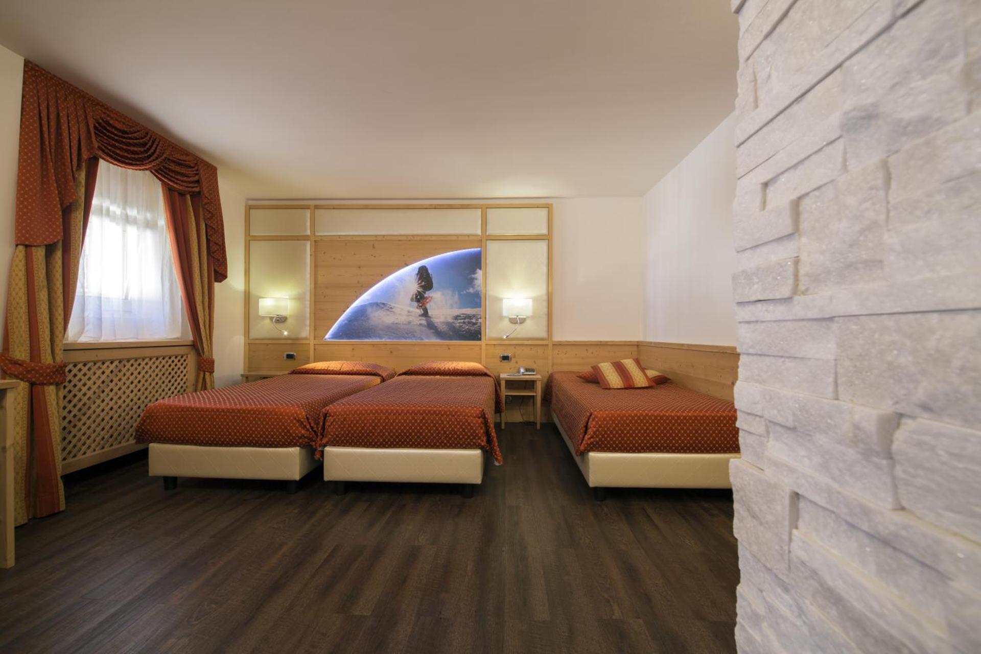 Hotel Touring - Photo 31