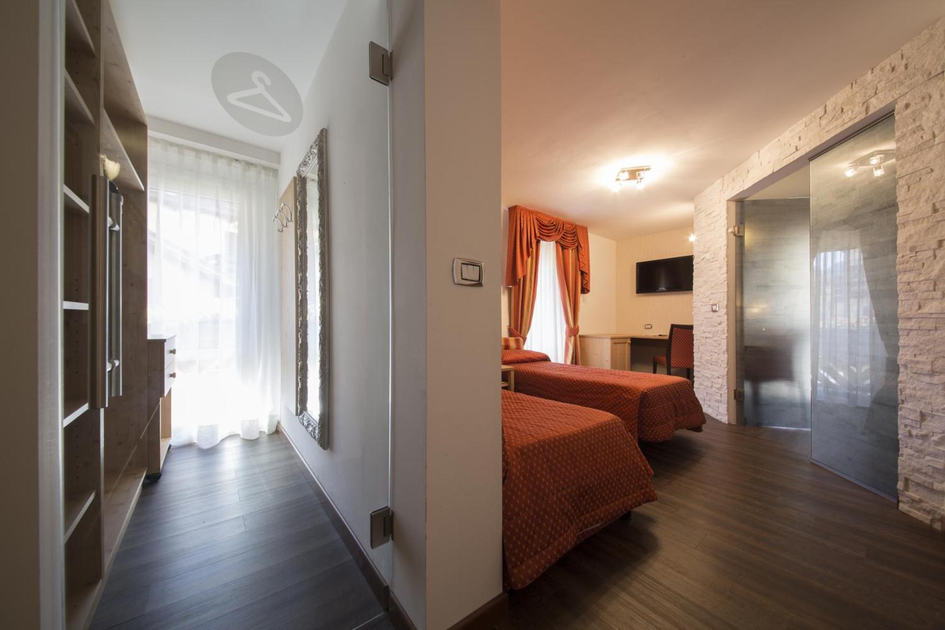Hotel Touring - Photo 47
