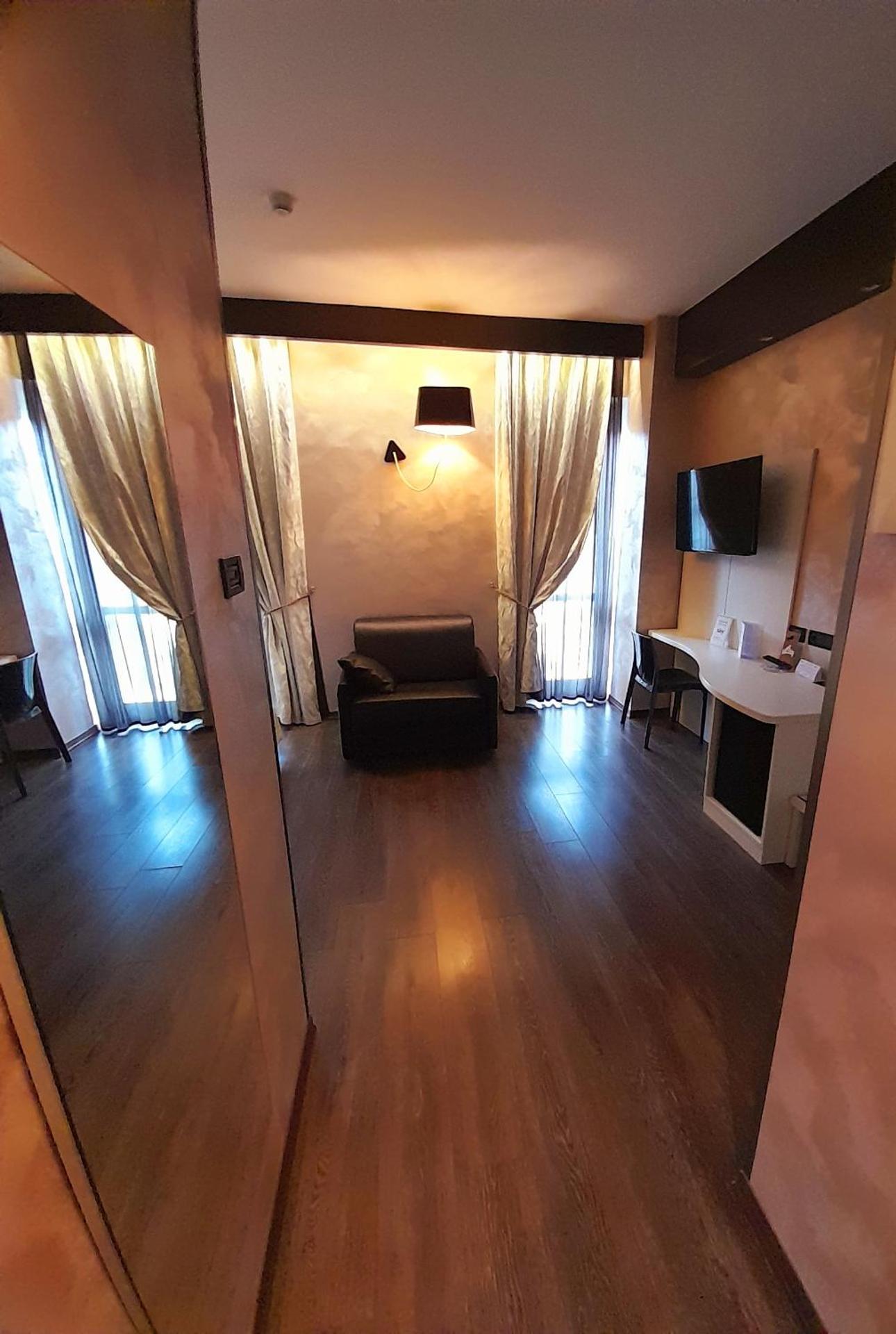 Hotel Continental - Photo 42