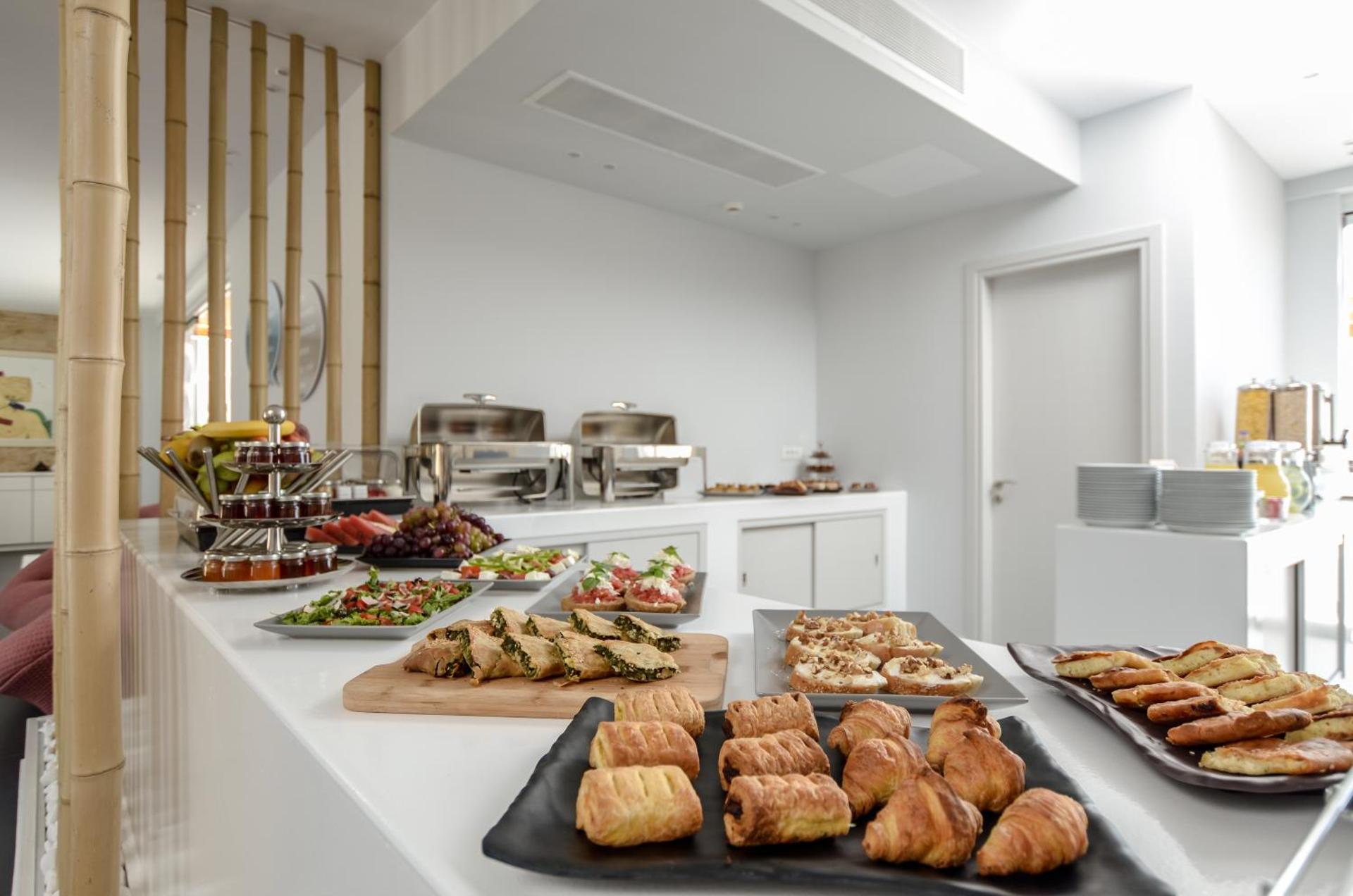 Lianos Village - Photo 2