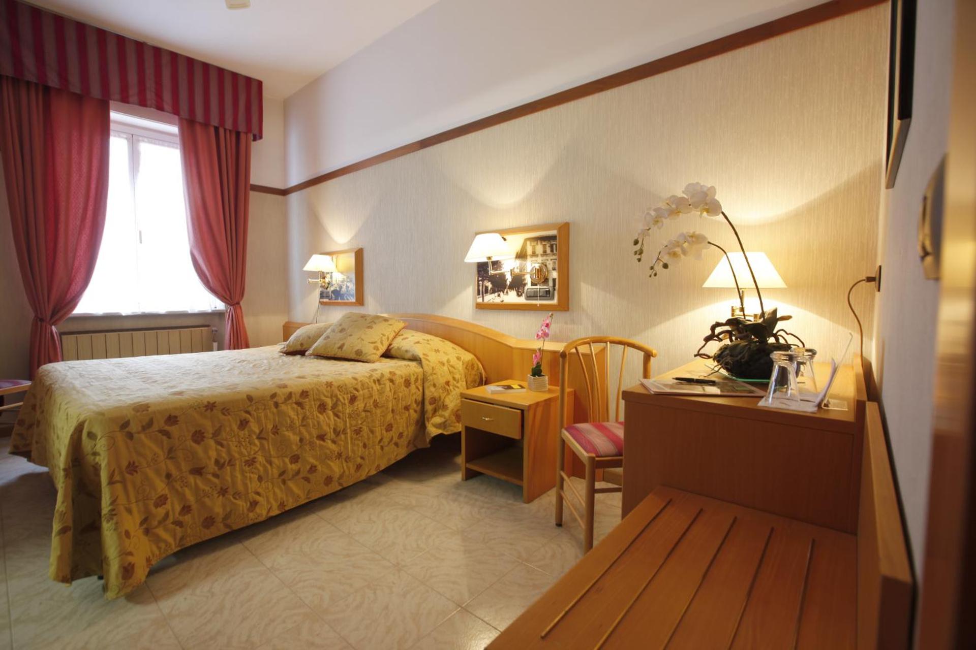 Hotel Monte Rosa - Photo 9