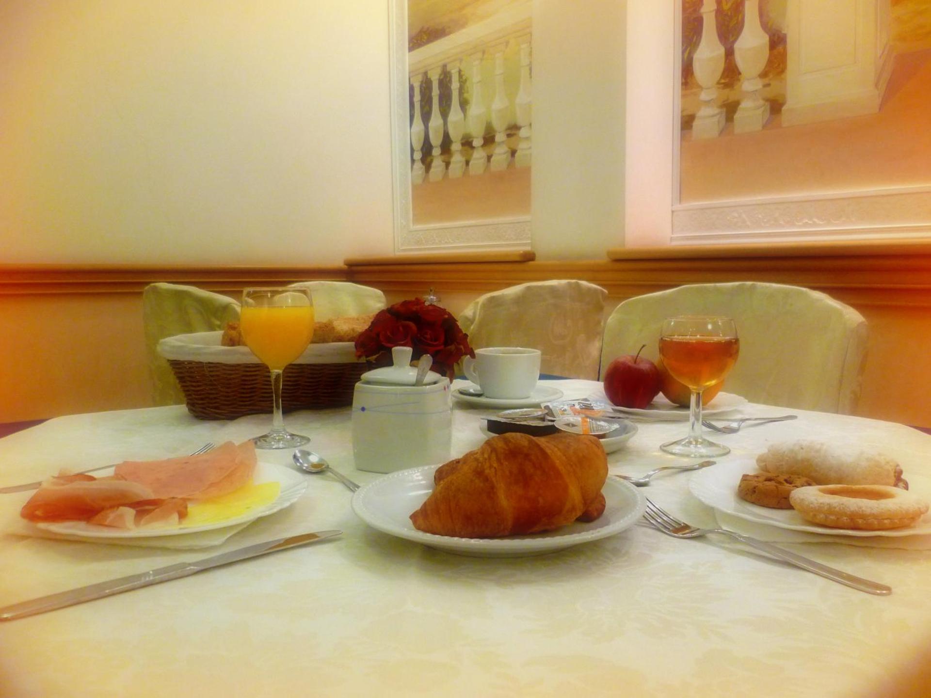 Hotel Minerva - Photo 129