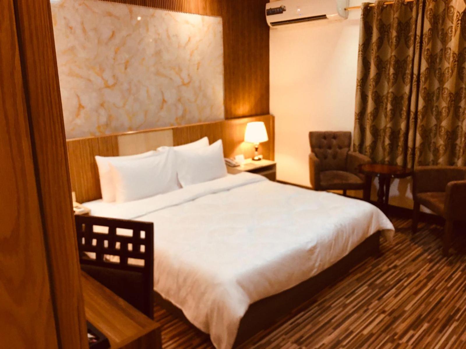 Palm Hotel - Photo 9