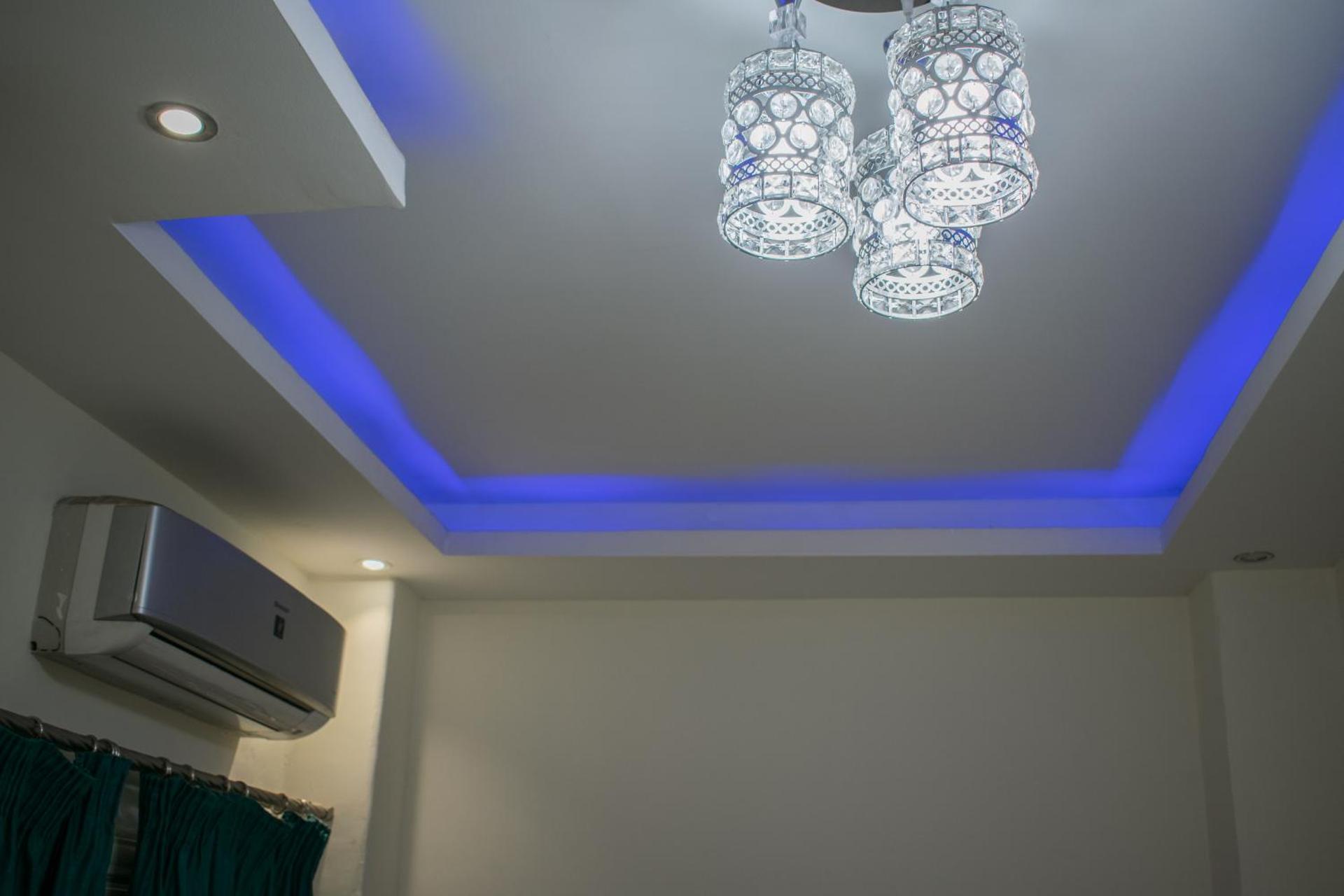 Crown Hotel - Photo 43