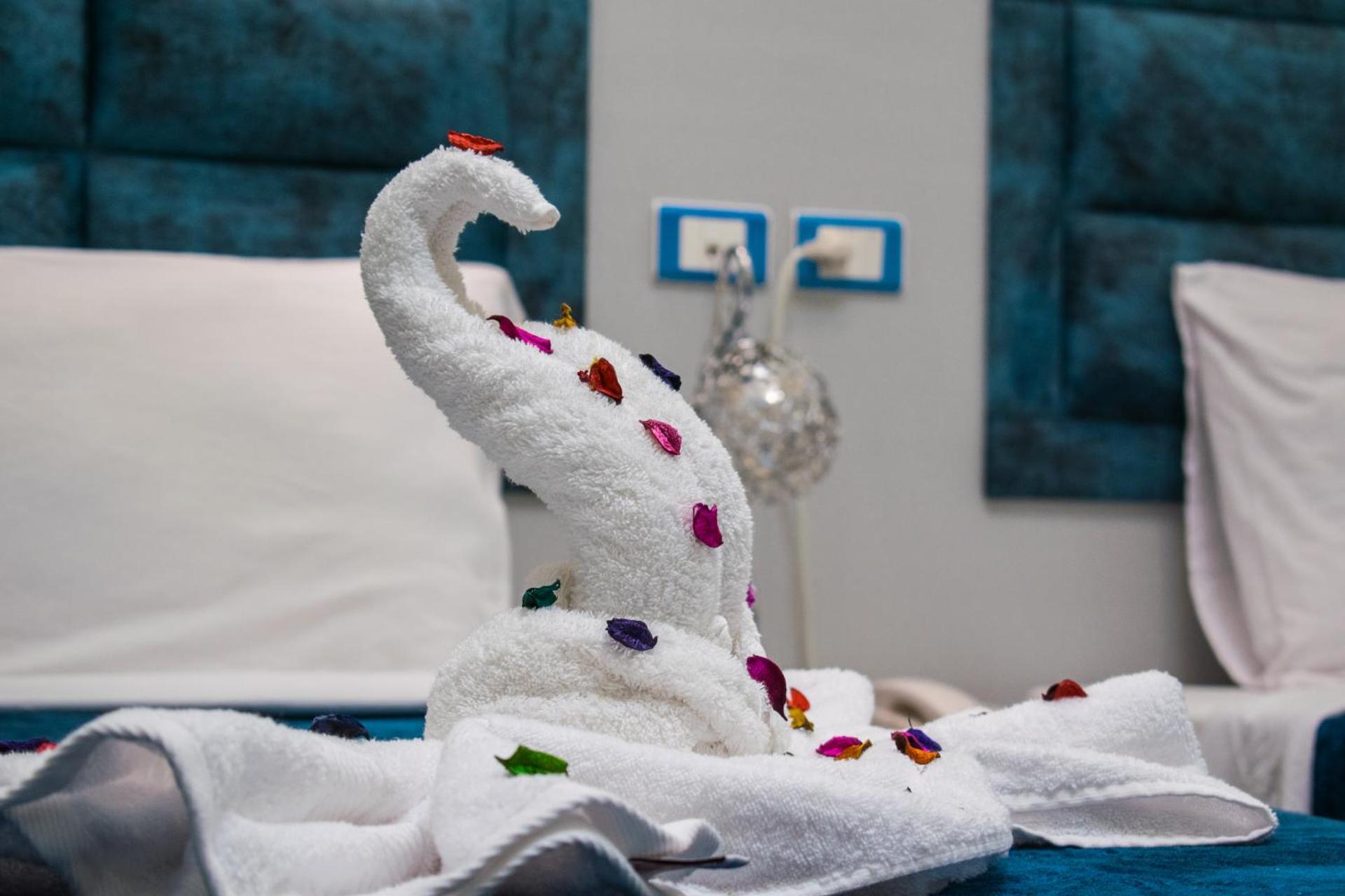 Crown Hotel - Photo 61