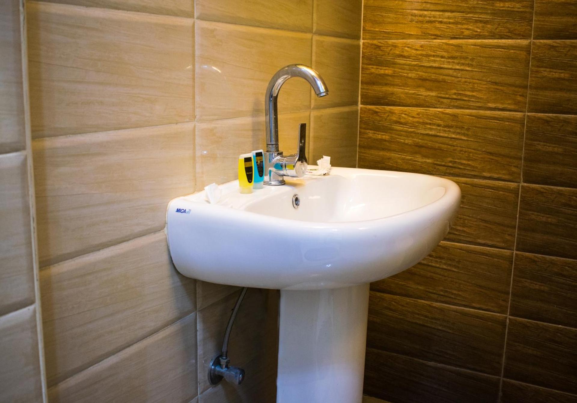 Crown Hotel - Photo 38