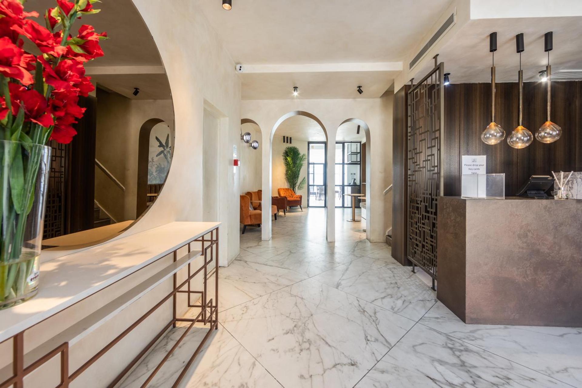 King Solomon Hotel- Golders Green - Photo 9